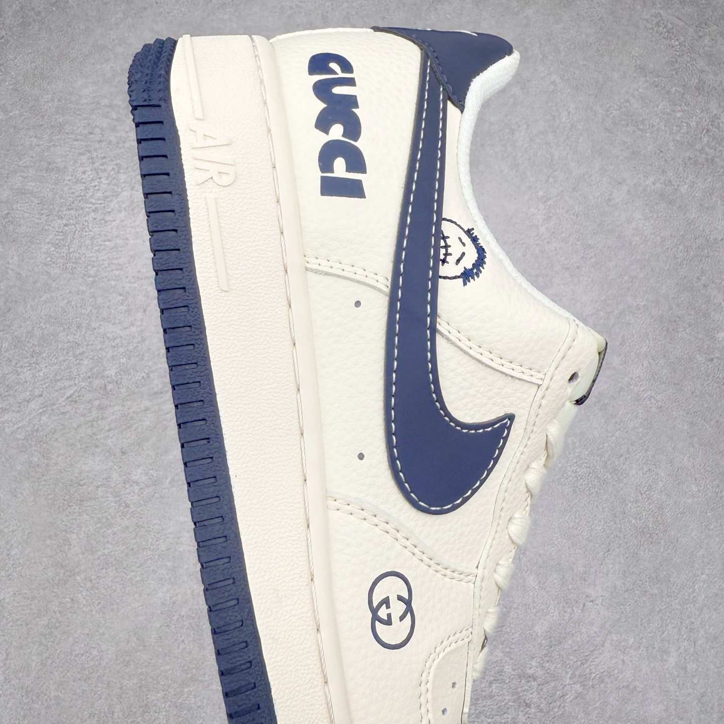 图片[6]-NK Air Force 1´07 Low 空军一号低帮百搭休闲运动板鞋 QW5836-006 柔软、弹性十足的缓震性能和出色的中底设计 横跨复古与现代的外型结合 造就出风靡全球 三十多年的Force 1 直到今天还深受青睐 实拍调校N版已经零色差零失真 百分百还原实物色彩所见即所得 不存在货不对板色差等低级问题 选购参考实物拍摄 不混卖不参货 只用心做好货严格选品 承诺混一赔十 尺码：36 36.5 37.5 38 38.5 39 40 40.5 41 42 42.5 43 44 44.5 45-选品中心