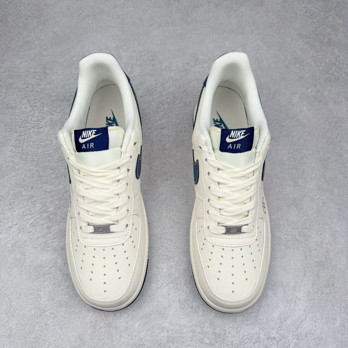 图片[2]-NK Air Force 1´07 Low 空军一号低帮百搭休闲运动板鞋 QW5836-006 柔软、弹性十足的缓震性能和出色的中底设计 横跨复古与现代的外型结合 造就出风靡全球 三十多年的Force 1 直到今天还深受青睐 实拍调校N版已经零色差零失真 百分百还原实物色彩所见即所得 不存在货不对板色差等低级问题 选购参考实物拍摄 不混卖不参货 只用心做好货严格选品 承诺混一赔十 尺码：36 36.5 37.5 38 38.5 39 40 40.5 41 42 42.5 43 44 44.5 45-选品中心