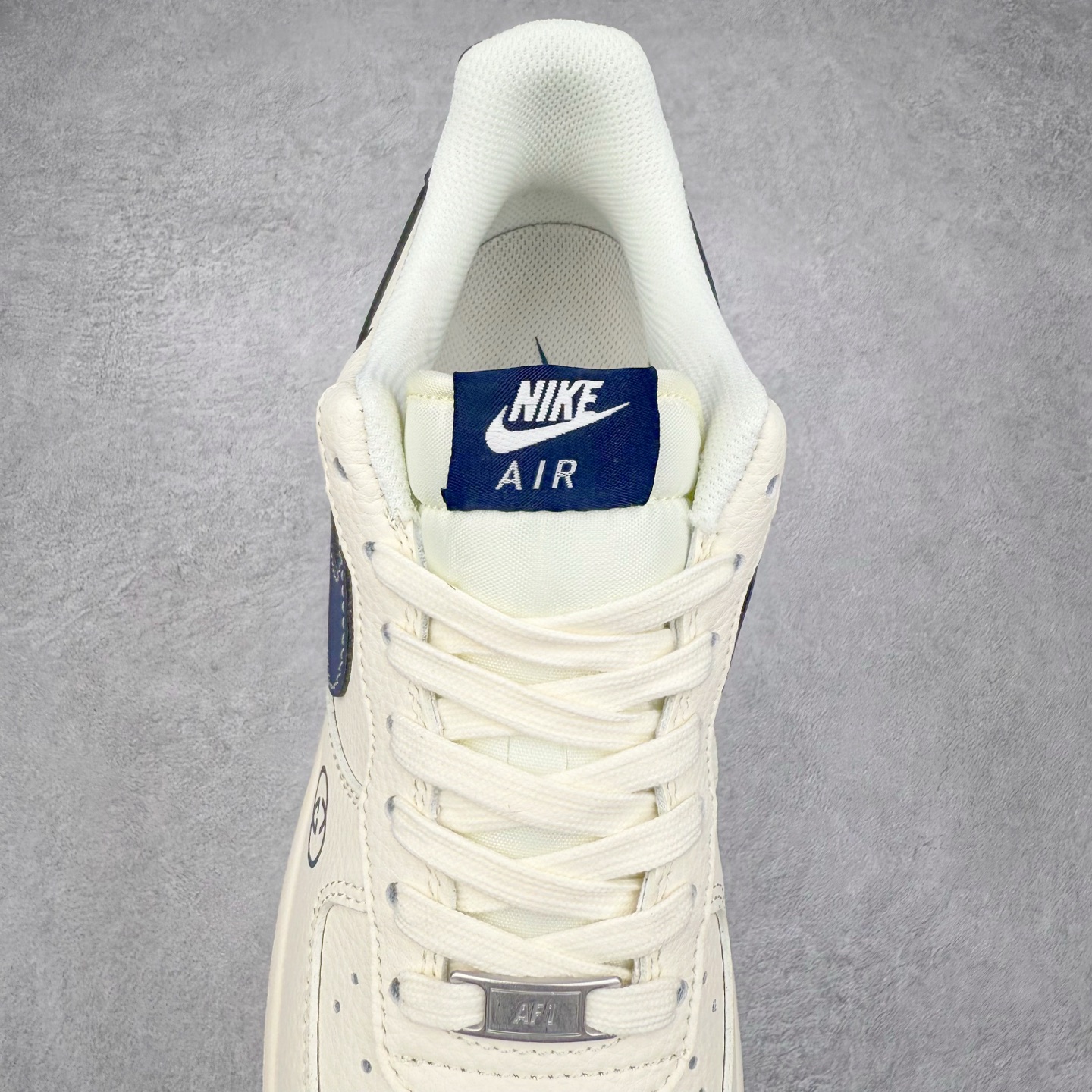 图片[5]-NK Air Force 1´07 Low 空军一号低帮百搭休闲运动板鞋 QW5836-006 柔软、弹性十足的缓震性能和出色的中底设计 横跨复古与现代的外型结合 造就出风靡全球 三十多年的Force 1 直到今天还深受青睐 实拍调校N版已经零色差零失真 百分百还原实物色彩所见即所得 不存在货不对板色差等低级问题 选购参考实物拍摄 不混卖不参货 只用心做好货严格选品 承诺混一赔十 尺码：36 36.5 37.5 38 38.5 39 40 40.5 41 42 42.5 43 44 44.5 45-选品中心