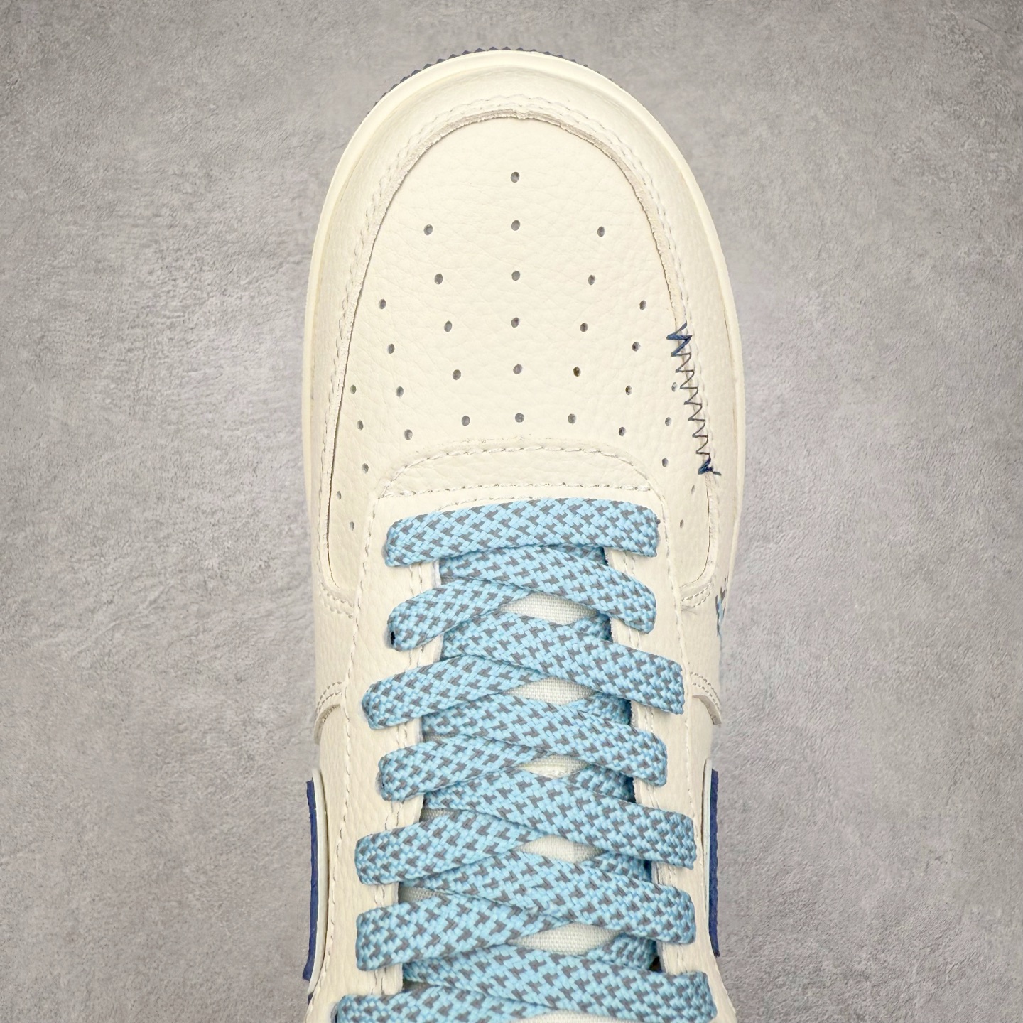 图片[4]-NK Air Force 1´07 Low 空军一号低帮百搭休闲运动板鞋 KB1688-002 柔软、弹性十足的缓震性能和出色的中底设计 横跨复古与现代的外型结合 造就出风靡全球 三十多年的Force 1 直到今天还深受青睐 实拍调校N版已经零色差零失真 百分百还原实物色彩所见即所得 不存在货不对板色差等低级问题 选购参考实物拍摄 不混卖不参货 只用心做好货严格选品 承诺混一赔十 尺码：36 36.5 37.5 38 38.5 39 40 40.5 41 42 42.5 43 44 44.5 45-选品中心