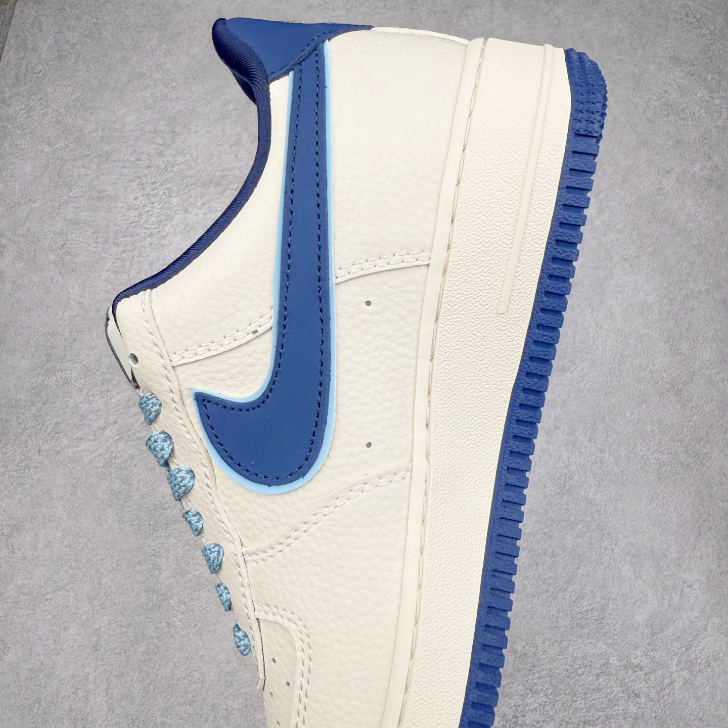图片[7]-NK Air Force 1´07 Low 空军一号低帮百搭休闲运动板鞋 KB1688-002 柔软、弹性十足的缓震性能和出色的中底设计 横跨复古与现代的外型结合 造就出风靡全球 三十多年的Force 1 直到今天还深受青睐 实拍调校N版已经零色差零失真 百分百还原实物色彩所见即所得 不存在货不对板色差等低级问题 选购参考实物拍摄 不混卖不参货 只用心做好货严格选品 承诺混一赔十 尺码：36 36.5 37.5 38 38.5 39 40 40.5 41 42 42.5 43 44 44.5 45-选品中心