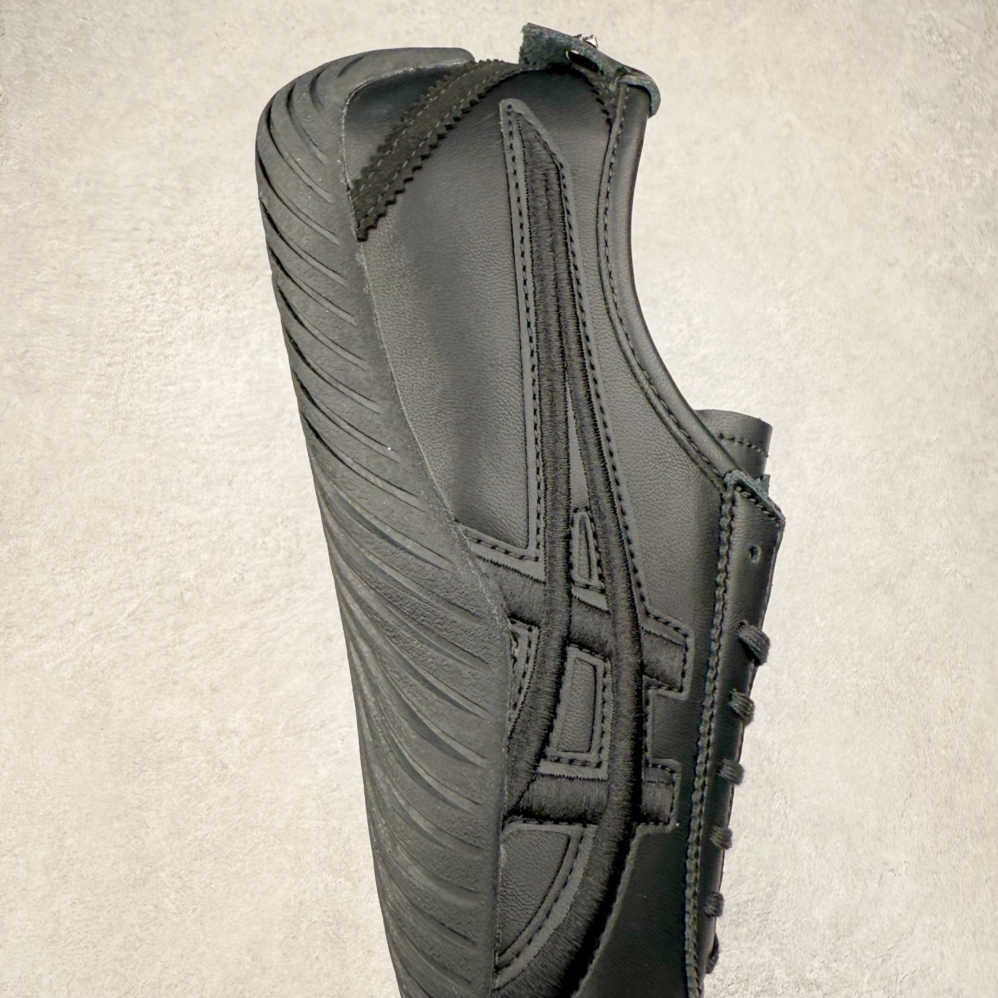 图片[6]-Onitsuka Tiger MEXICO 66 鬼冢虎潮流时尚 织物人造革平衡低帮跑步鞋 男女同款 鬼塚虎从运动中汲取灵感，并致力于打造融合舒适感受与创新设计的时尚品牌。品牌的设计风格既体现了对传统的致敬，同时也表达了对精致风格和现代创意的推崇。我们提供独具个性的全系列产品，打造从头到脚的整体穿搭。每件产品皆以精湛工艺匠心打造，细节考究，品质出众。尺码：36 37 37.5 38 39 39.5 40.5 41.5 42 42.5 43.5 44 45-选品中心