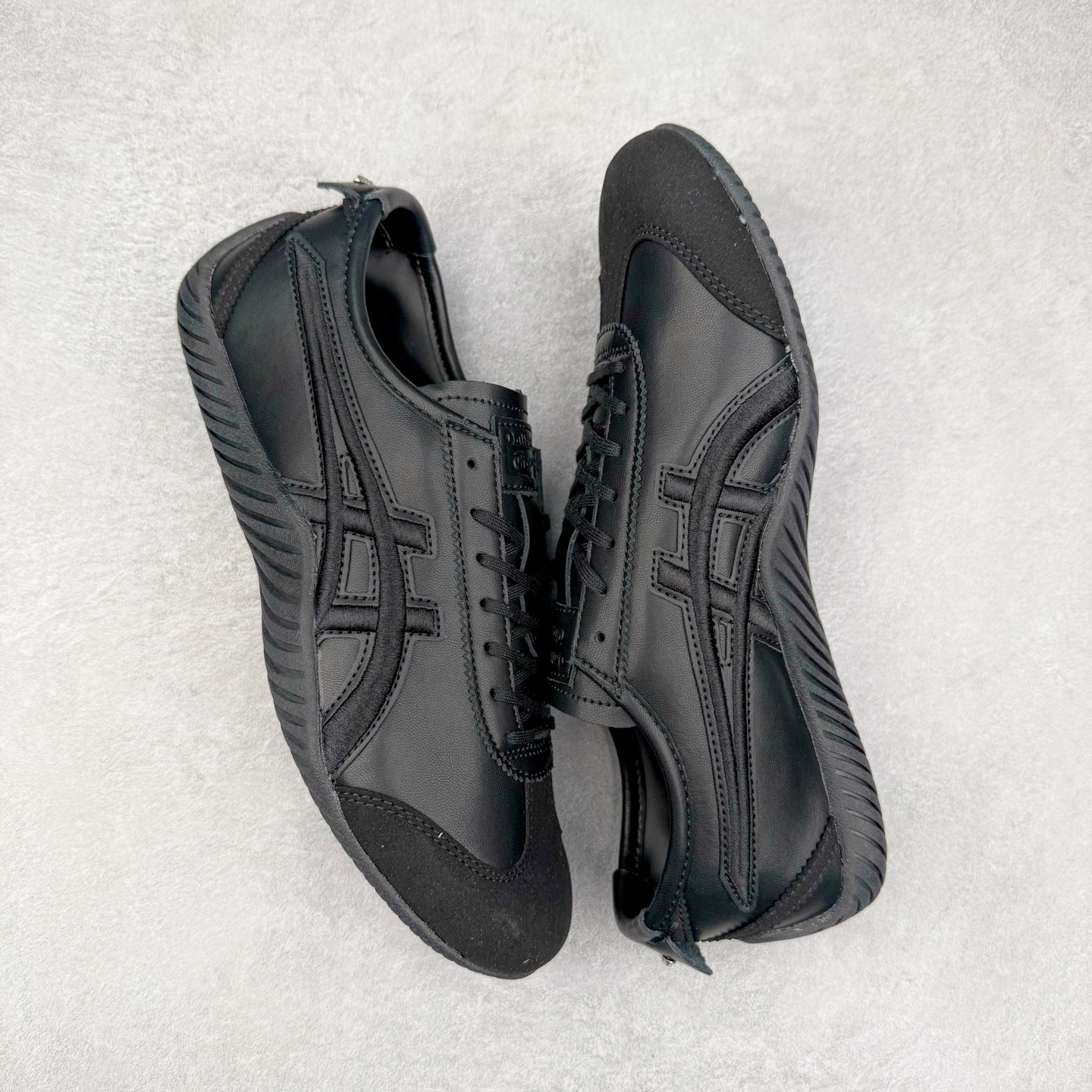 图片[3]-Onitsuka Tiger MEXICO 66 鬼冢虎潮流时尚 织物人造革平衡低帮跑步鞋 男女同款 鬼塚虎从运动中汲取灵感，并致力于打造融合舒适感受与创新设计的时尚品牌。品牌的设计风格既体现了对传统的致敬，同时也表达了对精致风格和现代创意的推崇。我们提供独具个性的全系列产品，打造从头到脚的整体穿搭。每件产品皆以精湛工艺匠心打造，细节考究，品质出众。尺码：36 37 37.5 38 39 39.5 40.5 41.5 42 42.5 43.5 44 45-选品中心