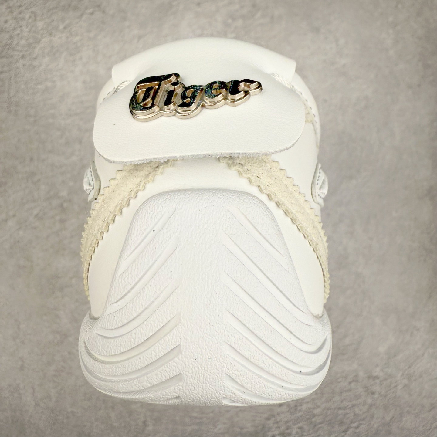 图片[8]-Onitsuka Tiger MEXICO 66 鬼冢虎潮流时尚 织物人造革平衡低帮跑步鞋 男女同款 鬼塚虎从运动中汲取灵感，并致力于打造融合舒适感受与创新设计的时尚品牌。品牌的设计风格既体现了对传统的致敬，同时也表达了对精致风格和现代创意的推崇。我们提供独具个性的全系列产品，打造从头到脚的整体穿搭。每件产品皆以精湛工艺匠心打造，细节考究，品质出众。尺码：36 37 37.5 38 39 39.5 40.5 41.5 42 42.5 43.5 44 45-选品中心