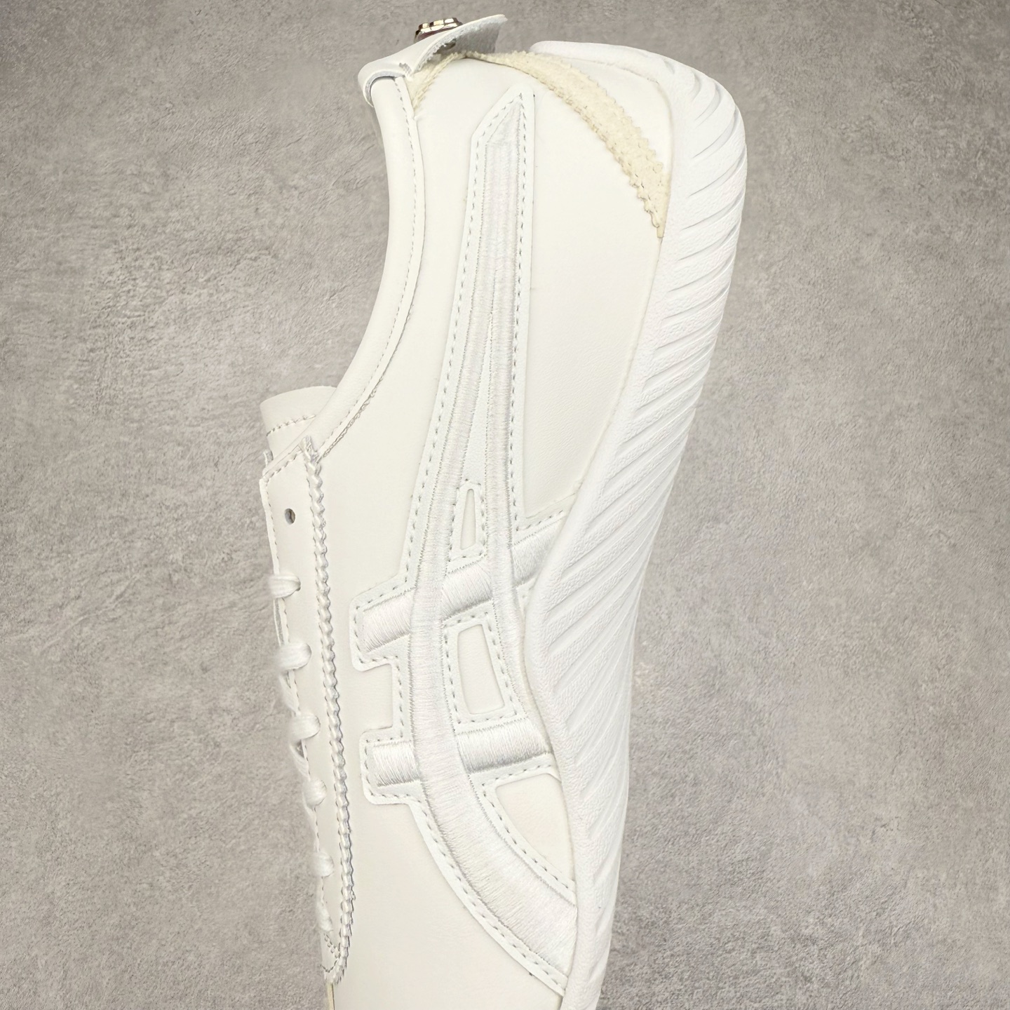 图片[7]-Onitsuka Tiger MEXICO 66 鬼冢虎潮流时尚 织物人造革平衡低帮跑步鞋 男女同款 鬼塚虎从运动中汲取灵感，并致力于打造融合舒适感受与创新设计的时尚品牌。品牌的设计风格既体现了对传统的致敬，同时也表达了对精致风格和现代创意的推崇。我们提供独具个性的全系列产品，打造从头到脚的整体穿搭。每件产品皆以精湛工艺匠心打造，细节考究，品质出众。尺码：36 37 37.5 38 39 39.5 40.5 41.5 42 42.5 43.5 44 45-选品中心