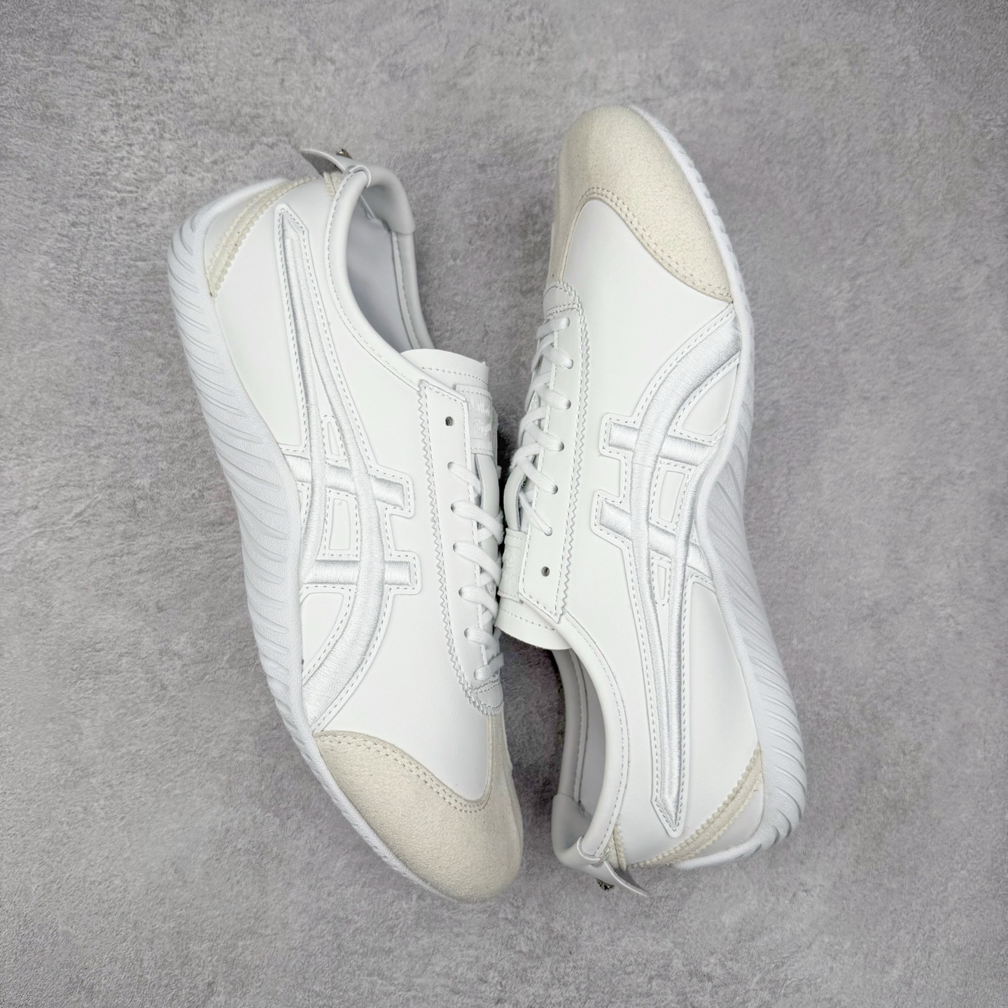 图片[3]-Onitsuka Tiger MEXICO 66 鬼冢虎潮流时尚 织物人造革平衡低帮跑步鞋 男女同款 鬼塚虎从运动中汲取灵感，并致力于打造融合舒适感受与创新设计的时尚品牌。品牌的设计风格既体现了对传统的致敬，同时也表达了对精致风格和现代创意的推崇。我们提供独具个性的全系列产品，打造从头到脚的整体穿搭。每件产品皆以精湛工艺匠心打造，细节考究，品质出众。尺码：36 37 37.5 38 39 39.5 40.5 41.5 42 42.5 43.5 44 45-选品中心