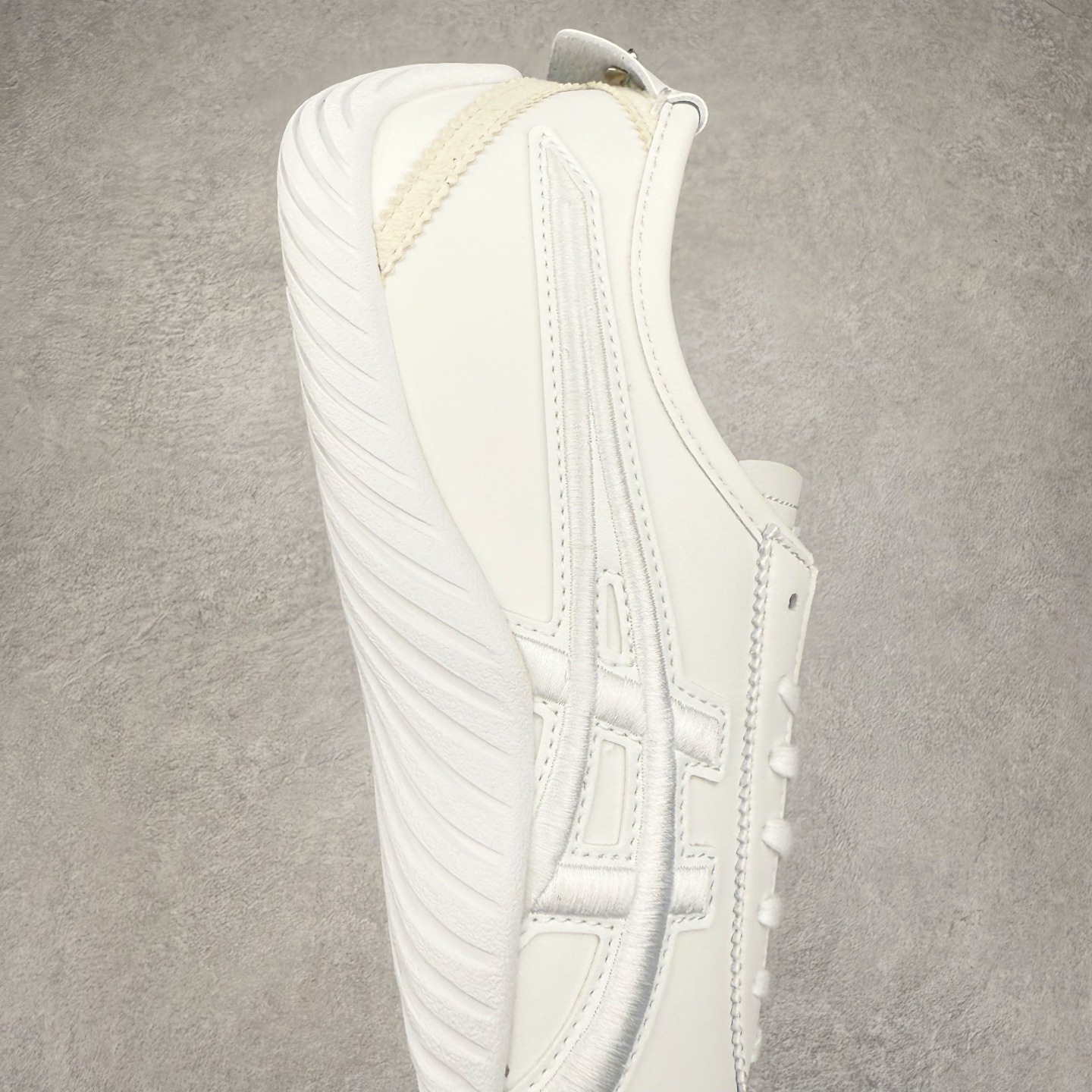 图片[6]-Onitsuka Tiger MEXICO 66 鬼冢虎潮流时尚 织物人造革平衡低帮跑步鞋 男女同款 鬼塚虎从运动中汲取灵感，并致力于打造融合舒适感受与创新设计的时尚品牌。品牌的设计风格既体现了对传统的致敬，同时也表达了对精致风格和现代创意的推崇。我们提供独具个性的全系列产品，打造从头到脚的整体穿搭。每件产品皆以精湛工艺匠心打造，细节考究，品质出众。尺码：36 37 37.5 38 39 39.5 40.5 41.5 42 42.5 43.5 44 45-选品中心