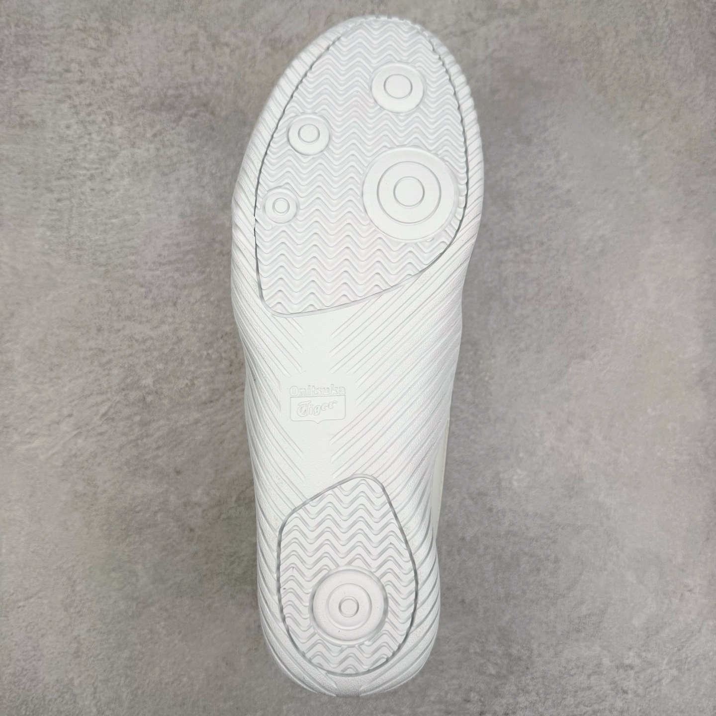 图片[9]-Onitsuka Tiger MEXICO 66 鬼冢虎潮流时尚 织物人造革平衡低帮跑步鞋 男女同款 鬼塚虎从运动中汲取灵感，并致力于打造融合舒适感受与创新设计的时尚品牌。品牌的设计风格既体现了对传统的致敬，同时也表达了对精致风格和现代创意的推崇。我们提供独具个性的全系列产品，打造从头到脚的整体穿搭。每件产品皆以精湛工艺匠心打造，细节考究，品质出众。尺码：36 37 37.5 38 39 39.5 40.5 41.5 42 42.5 43.5 44 45-选品中心