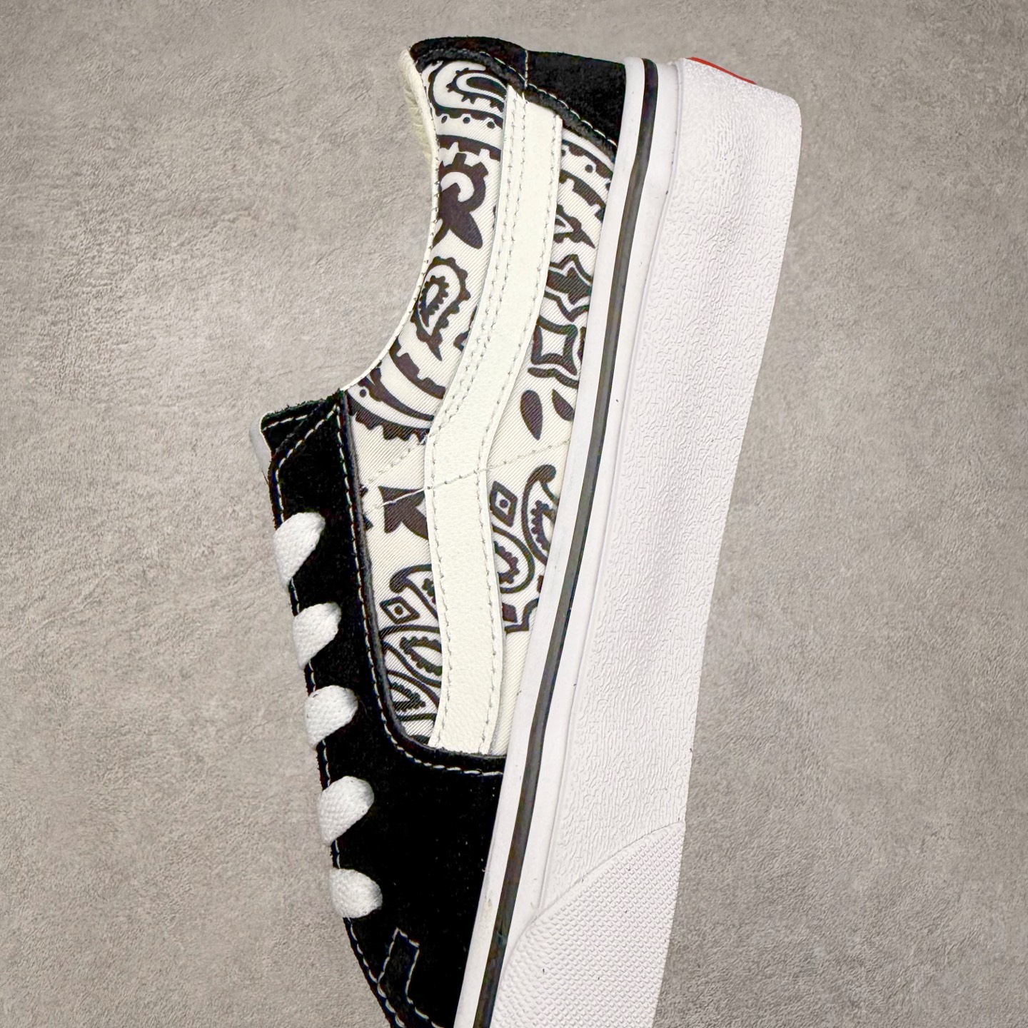 图片[7]-Vans SK8-Low 腰果花 全新一代 低帮硫化帆布鞋 该鞋款以白线勾勒出整体造型，鞋面采用帆布搭配麂皮材质，鞋身布满腰果印花图案，极具辨识度，上脚百搭不出错。 尺码：35 36 36.5 37 38 38.5 39 40 40.5 41 42 42.5 43 44-选品中心