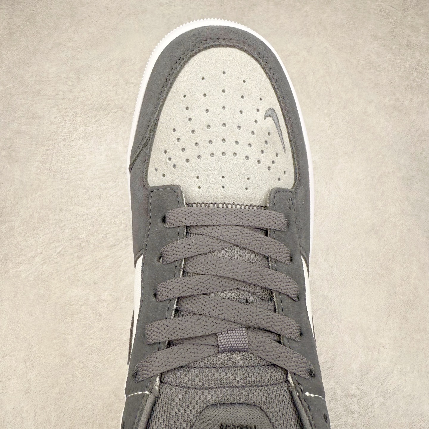 图片[4]-NK SB Force 58 空军58系列低帮休闲运动滑板板鞋 DV5477-001 鞋面由帆布和麂皮拼接 层次感丰富 搭配硫化外底 耐磨耐穿 鞋舌及中底后跟处饰有SB Logo 表明鞋款身份 采用包边设计 经久耐穿 硫化结构则有效提升灵活性 穿上这款全新推出的创意力作 助你耀动街头 尺码：36 36.5 37.5 38 38.5 39 40 40.5 41 42 42.5 43 44 45-选品中心