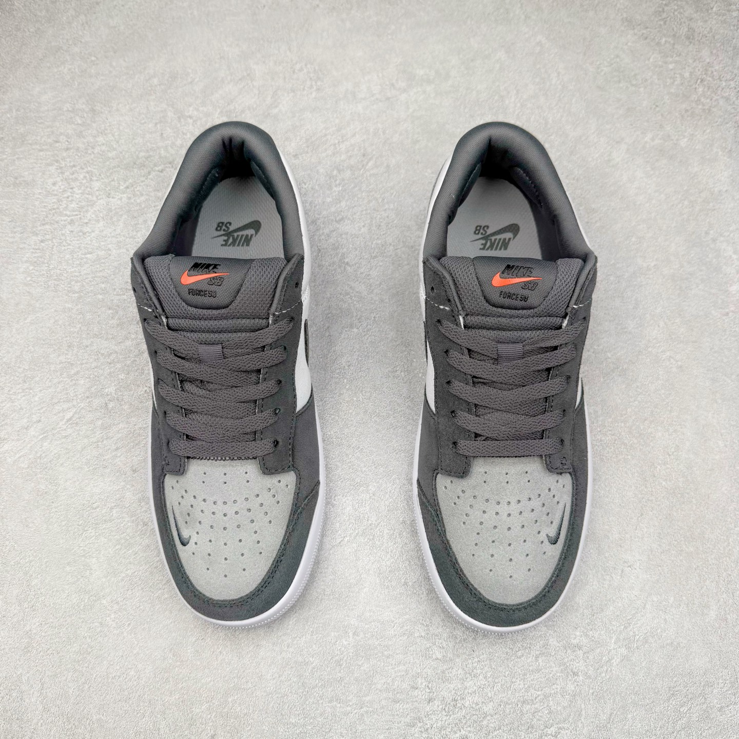 图片[2]-NK SB Force 58 空军58系列低帮休闲运动滑板板鞋 DV5477-001 鞋面由帆布和麂皮拼接 层次感丰富 搭配硫化外底 耐磨耐穿 鞋舌及中底后跟处饰有SB Logo 表明鞋款身份 采用包边设计 经久耐穿 硫化结构则有效提升灵活性 穿上这款全新推出的创意力作 助你耀动街头 尺码：36 36.5 37.5 38 38.5 39 40 40.5 41 42 42.5 43 44 45-选品中心