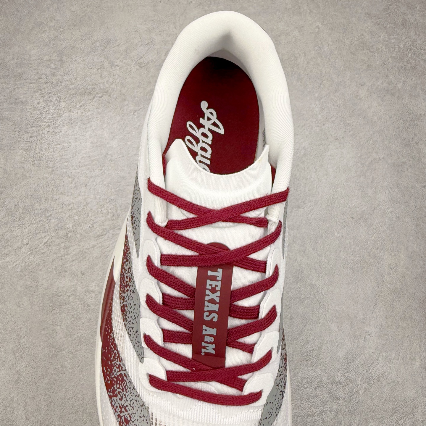 图片[5]-AD Adizero EVO SL 马拉松竞速专业跑鞋 JQ4566 CELERMESH针织网面非常轻薄 纤维间的缝隙很大 可以保证跑步时的透气、排汗效果 鞋舌直接与两侧的内衬和鞋底连接在一起 在跑步过程中不会被鞋舌的左右移动所困扰 在标准鞋带孔的基础上再拓宽一组鞋带孔 适合不同脚型的需求 突破性 EnergyRods 技术，有助于跑者实现更好的成绩 中底独特的LIGHTSTRIKE PRO泡棉材质 微弹感觉在跑步过程中给予了良好的支撑体验 对于顶级精英和高水平进阶跑者来说 ADIOS PRO是一双值得信赖的竞速比赛用鞋 尺码：36 36.5 37.5 38 38.5 39 40 40.5 41 42 42.5 43 44 44.5 45-选品中心