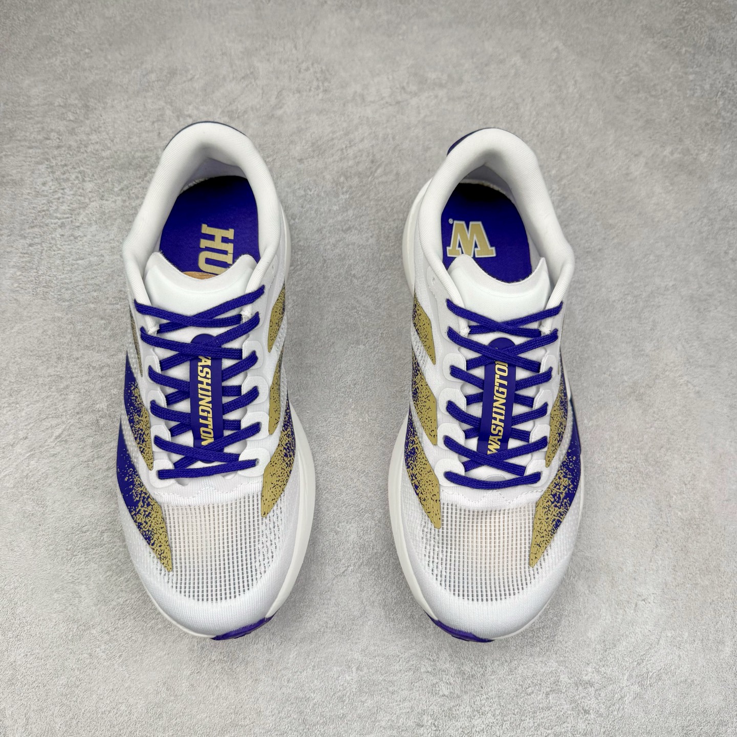 图片[2]-AD Adizero EVO SL 马拉松竞速专业跑鞋 JQ4578 CELERMESH针织网面非常轻薄 纤维间的缝隙很大 可以保证跑步时的透气、排汗效果 鞋舌直接与两侧的内衬和鞋底连接在一起 在跑步过程中不会被鞋舌的左右移动所困扰 在标准鞋带孔的基础上再拓宽一组鞋带孔 适合不同脚型的需求 突破性 EnergyRods 技术，有助于跑者实现更好的成绩 中底独特的LIGHTSTRIKE PRO泡棉材质 微弹感觉在跑步过程中给予了良好的支撑体验 对于顶级精英和高水平进阶跑者来说 ADIOS PRO是一双值得信赖的竞速比赛用鞋 尺码：36 36.5 37.5 38 38.5 39 40 40.5 41 42 42.5 43 44 44.5 45-选品中心