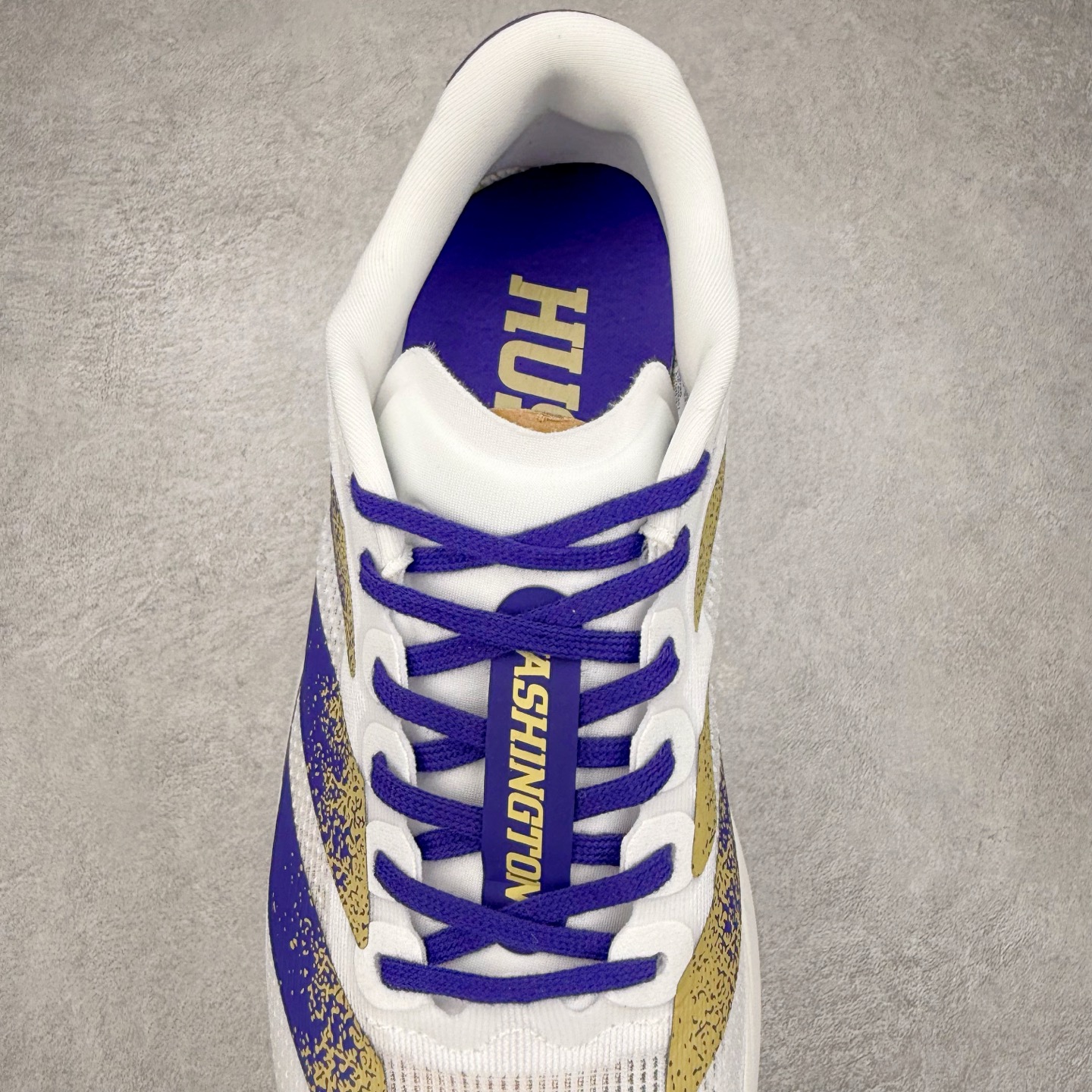 图片[5]-AD Adizero EVO SL 马拉松竞速专业跑鞋 JQ4578 CELERMESH针织网面非常轻薄 纤维间的缝隙很大 可以保证跑步时的透气、排汗效果 鞋舌直接与两侧的内衬和鞋底连接在一起 在跑步过程中不会被鞋舌的左右移动所困扰 在标准鞋带孔的基础上再拓宽一组鞋带孔 适合不同脚型的需求 突破性 EnergyRods 技术，有助于跑者实现更好的成绩 中底独特的LIGHTSTRIKE PRO泡棉材质 微弹感觉在跑步过程中给予了良好的支撑体验 对于顶级精英和高水平进阶跑者来说 ADIOS PRO是一双值得信赖的竞速比赛用鞋 尺码：36 36.5 37.5 38 38.5 39 40 40.5 41 42 42.5 43 44 44.5 45-选品中心