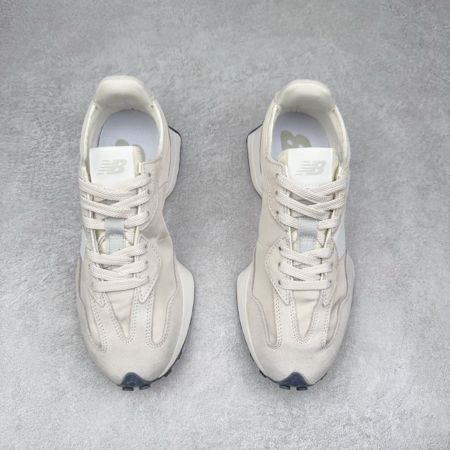 图片[2]-New Balance MS327 NB新百伦系列复古休闲运动慢跑鞋 #以更纯粹的复古风格设计打造的全新造型 侧身还以解构设计 将 N 字标志以做旧压花样式呈现 样式别具新意 而麂皮、冲孔皮革的塑造 则呈现出高级怀旧气质 也让鞋款在奢华时装风格与运动氛围之间达到了平衡 鞋身采用尼龙及猪巴革麂皮物料拼接构成 中底高弹PU材质及满丁防滑橡胶外底 尺码：36 37 37.5 38 38.5 39.5 40 40.5 41.5 42 42.5 43 44 45-选品中心