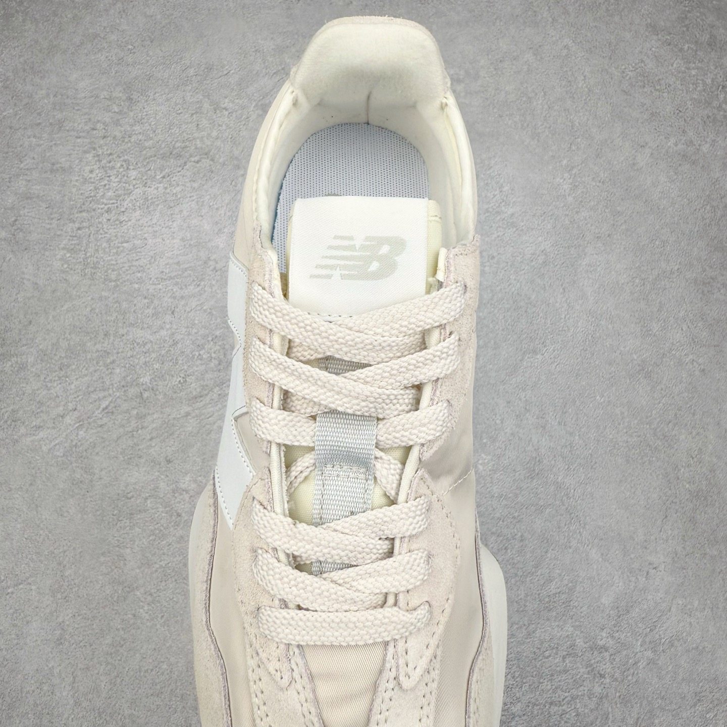 图片[5]-New Balance MS327 NB新百伦系列复古休闲运动慢跑鞋 #以更纯粹的复古风格设计打造的全新造型 侧身还以解构设计 将 N 字标志以做旧压花样式呈现 样式别具新意 而麂皮、冲孔皮革的塑造 则呈现出高级怀旧气质 也让鞋款在奢华时装风格与运动氛围之间达到了平衡 鞋身采用尼龙及猪巴革麂皮物料拼接构成 中底高弹PU材质及满丁防滑橡胶外底 尺码：36 37 37.5 38 38.5 39.5 40 40.5 41.5 42 42.5 43 44 45-选品中心