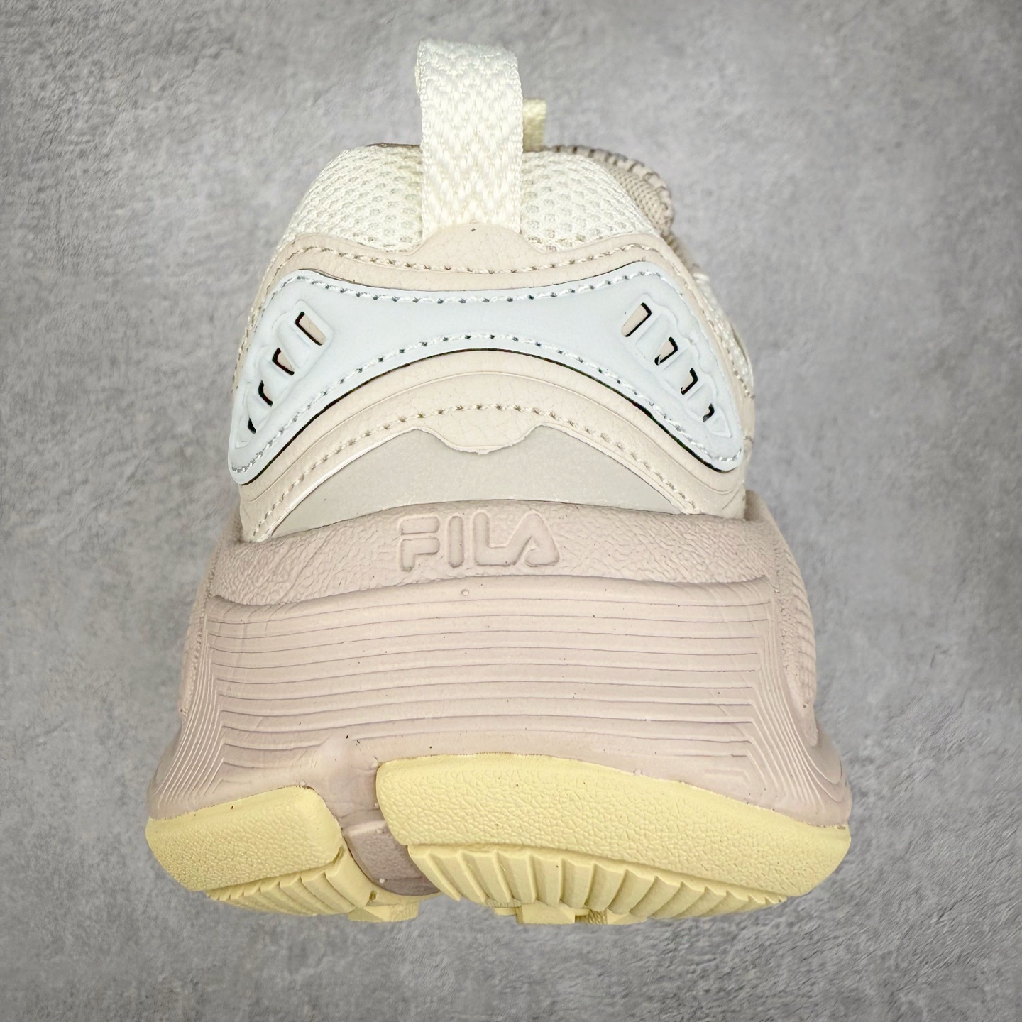 图片[8]-FILA TRUFFLE 斐乐蘑菇鞋摩登系列时尚百搭潮流休闲运动 织物合成革透气低帮跑步鞋 FUSION 系列传承了 FILA 的百年基因，融入年轻运动及潮流文化，成为引领变革、创新突破的一代。以“1+N” 的跨界合作模式重现经典的同时创造经典。带来最出其不意的跨界合作惊喜。同时，FILAFUSION把FILA 的 DNA 融入到定制体验里，你可以随心制造厲于你的产品。FILA FUSION 的鞋家族涵盖了老爹鞋、跑步鞋、网球鞋、季节款。风格复古新潮，满足了时尚人士出行及各类运动的搭配需求，成为当下年轻人筷拥的鞋类品牌之一。FILA FUSION 走进年轻人的世界，通过年轻人运动，街舞，滑板，篮球，展现 FILA FUSION 的潮流态度和年轻文化。FILA FUSION 认为末来属于引领变革、创新突破的年轻一代，让我们一起构成 FILA 未来的蓝图吧！尺码：35.5 36 36.5 37.5 38 38.5 39 40 40.5 41 42 42.5 43 44 44.5 45-选品中心