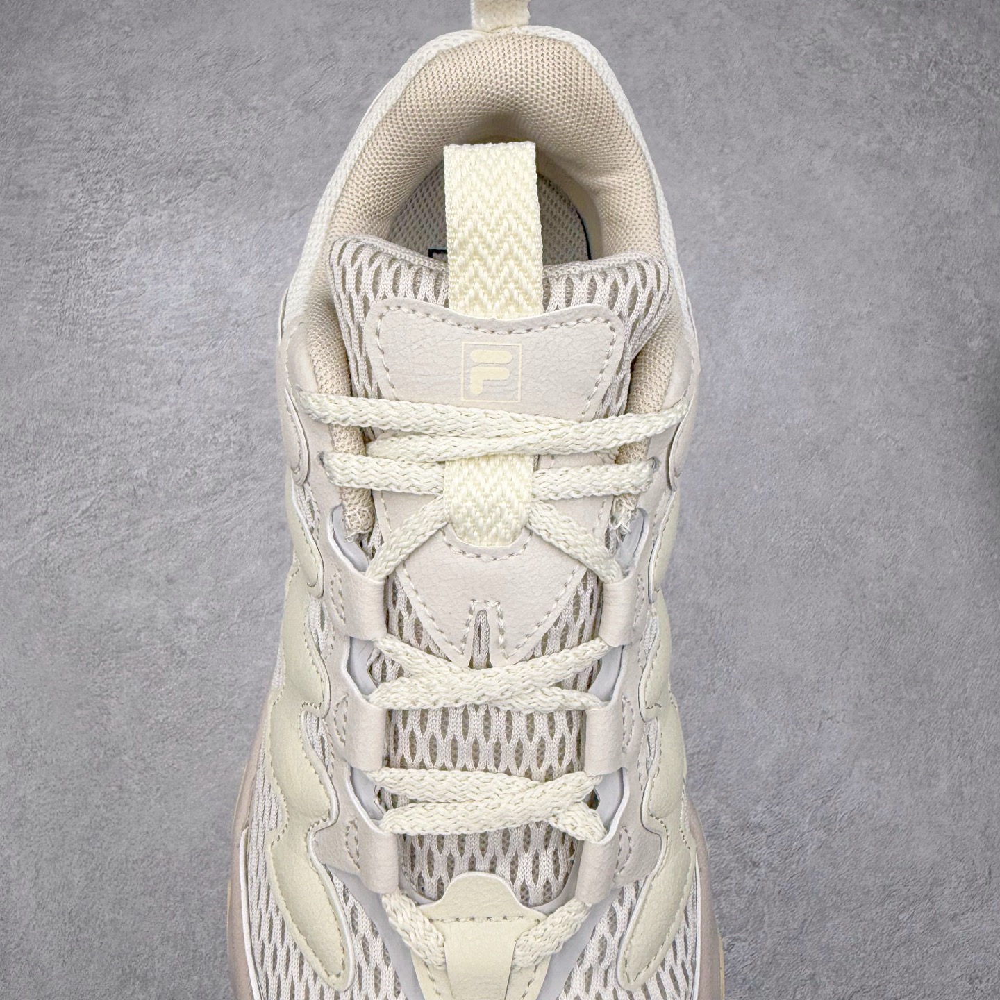 图片[5]-FILA TRUFFLE 斐乐蘑菇鞋摩登系列时尚百搭潮流休闲运动 织物合成革透气低帮跑步鞋 FUSION 系列传承了 FILA 的百年基因，融入年轻运动及潮流文化，成为引领变革、创新突破的一代。以“1+N” 的跨界合作模式重现经典的同时创造经典。带来最出其不意的跨界合作惊喜。同时，FILAFUSION把FILA 的 DNA 融入到定制体验里，你可以随心制造厲于你的产品。FILA FUSION 的鞋家族涵盖了老爹鞋、跑步鞋、网球鞋、季节款。风格复古新潮，满足了时尚人士出行及各类运动的搭配需求，成为当下年轻人筷拥的鞋类品牌之一。FILA FUSION 走进年轻人的世界，通过年轻人运动，街舞，滑板，篮球，展现 FILA FUSION 的潮流态度和年轻文化。FILA FUSION 认为末来属于引领变革、创新突破的年轻一代，让我们一起构成 FILA 未来的蓝图吧！尺码：35.5 36 36.5 37.5 38 38.5 39 40 40.5 41 42 42.5 43 44 44.5 45-选品中心