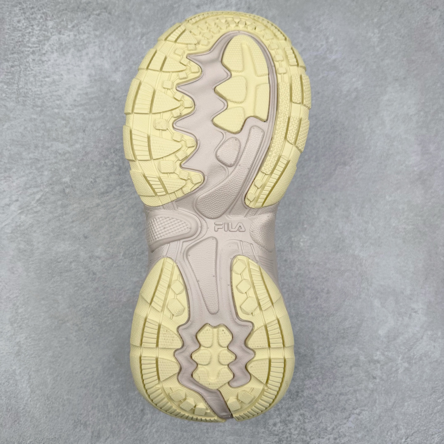 图片[9]-FILA TRUFFLE 斐乐蘑菇鞋摩登系列时尚百搭潮流休闲运动 织物合成革透气低帮跑步鞋 FUSION 系列传承了 FILA 的百年基因，融入年轻运动及潮流文化，成为引领变革、创新突破的一代。以“1+N” 的跨界合作模式重现经典的同时创造经典。带来最出其不意的跨界合作惊喜。同时，FILAFUSION把FILA 的 DNA 融入到定制体验里，你可以随心制造厲于你的产品。FILA FUSION 的鞋家族涵盖了老爹鞋、跑步鞋、网球鞋、季节款。风格复古新潮，满足了时尚人士出行及各类运动的搭配需求，成为当下年轻人筷拥的鞋类品牌之一。FILA FUSION 走进年轻人的世界，通过年轻人运动，街舞，滑板，篮球，展现 FILA FUSION 的潮流态度和年轻文化。FILA FUSION 认为末来属于引领变革、创新突破的年轻一代，让我们一起构成 FILA 未来的蓝图吧！尺码：35.5 36 36.5 37.5 38 38.5 39 40 40.5 41 42 42.5 43 44 44.5 45-选品中心