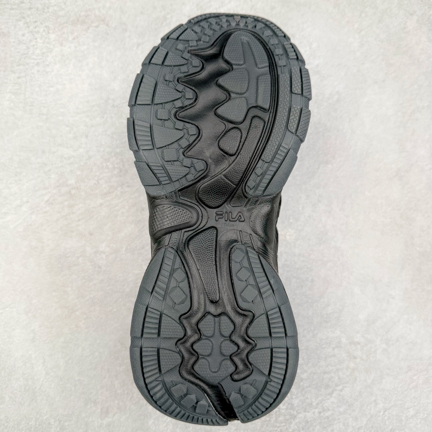 图片[9]-FILA TRUFFLE 斐乐蘑菇鞋摩登系列时尚百搭潮流休闲运动 织物合成革透气低帮跑步鞋 FUSION 系列传承了 FILA 的百年基因，融入年轻运动及潮流文化，成为引领变革、创新突破的一代。以“1+N” 的跨界合作模式重现经典的同时创造经典。带来最出其不意的跨界合作惊喜。同时，FILAFUSION把FILA 的 DNA 融入到定制体验里，你可以随心制造厲于你的产品。FILA FUSION 的鞋家族涵盖了老爹鞋、跑步鞋、网球鞋、季节款。风格复古新潮，满足了时尚人士出行及各类运动的搭配需求，成为当下年轻人筷拥的鞋类品牌之一。FILA FUSION 走进年轻人的世界，通过年轻人运动，街舞，滑板，篮球，展现 FILA FUSION 的潮流态度和年轻文化。FILA FUSION 认为末来属于引领变革、创新突破的年轻一代，让我们一起构成 FILA 未来的蓝图吧！尺码：35.5 36 36.5 37.5 38 38.5 39 40 40.5 41 42 42.5 43 44 44.5 45-选品中心