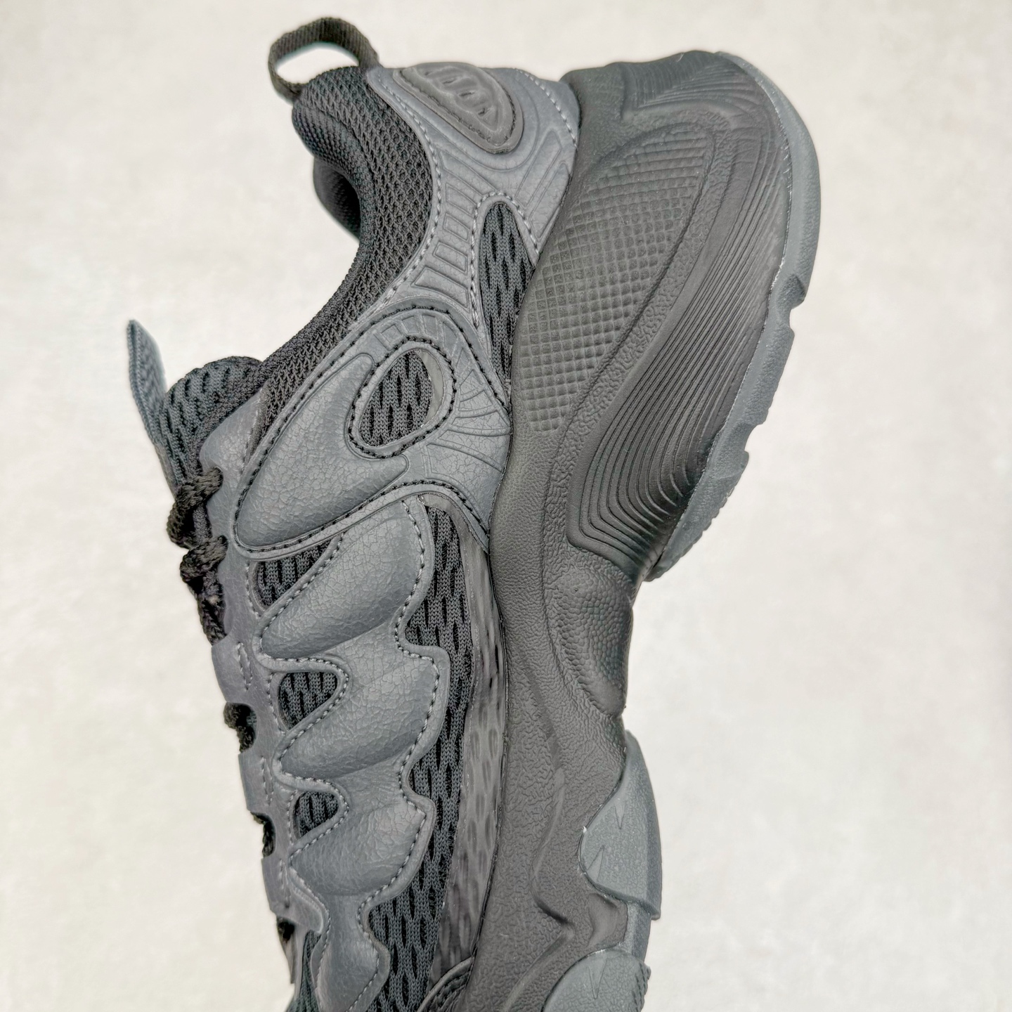 图片[7]-FILA TRUFFLE 斐乐蘑菇鞋摩登系列时尚百搭潮流休闲运动 织物合成革透气低帮跑步鞋 FUSION 系列传承了 FILA 的百年基因，融入年轻运动及潮流文化，成为引领变革、创新突破的一代。以“1+N” 的跨界合作模式重现经典的同时创造经典。带来最出其不意的跨界合作惊喜。同时，FILAFUSION把FILA 的 DNA 融入到定制体验里，你可以随心制造厲于你的产品。FILA FUSION 的鞋家族涵盖了老爹鞋、跑步鞋、网球鞋、季节款。风格复古新潮，满足了时尚人士出行及各类运动的搭配需求，成为当下年轻人筷拥的鞋类品牌之一。FILA FUSION 走进年轻人的世界，通过年轻人运动，街舞，滑板，篮球，展现 FILA FUSION 的潮流态度和年轻文化。FILA FUSION 认为末来属于引领变革、创新突破的年轻一代，让我们一起构成 FILA 未来的蓝图吧！尺码：35.5 36 36.5 37.5 38 38.5 39 40 40.5 41 42 42.5 43 44 44.5 45-选品中心