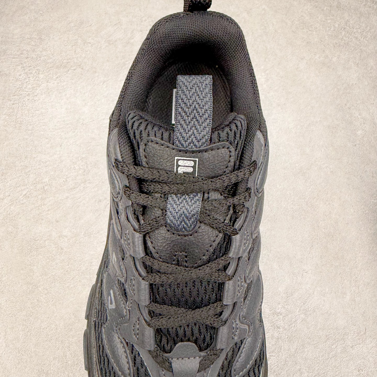 图片[5]-FILA TRUFFLE 斐乐蘑菇鞋摩登系列时尚百搭潮流休闲运动 织物合成革透气低帮跑步鞋 FUSION 系列传承了 FILA 的百年基因，融入年轻运动及潮流文化，成为引领变革、创新突破的一代。以“1+N” 的跨界合作模式重现经典的同时创造经典。带来最出其不意的跨界合作惊喜。同时，FILAFUSION把FILA 的 DNA 融入到定制体验里，你可以随心制造厲于你的产品。FILA FUSION 的鞋家族涵盖了老爹鞋、跑步鞋、网球鞋、季节款。风格复古新潮，满足了时尚人士出行及各类运动的搭配需求，成为当下年轻人筷拥的鞋类品牌之一。FILA FUSION 走进年轻人的世界，通过年轻人运动，街舞，滑板，篮球，展现 FILA FUSION 的潮流态度和年轻文化。FILA FUSION 认为末来属于引领变革、创新突破的年轻一代，让我们一起构成 FILA 未来的蓝图吧！尺码：35.5 36 36.5 37.5 38 38.5 39 40 40.5 41 42 42.5 43 44 44.5 45-选品中心