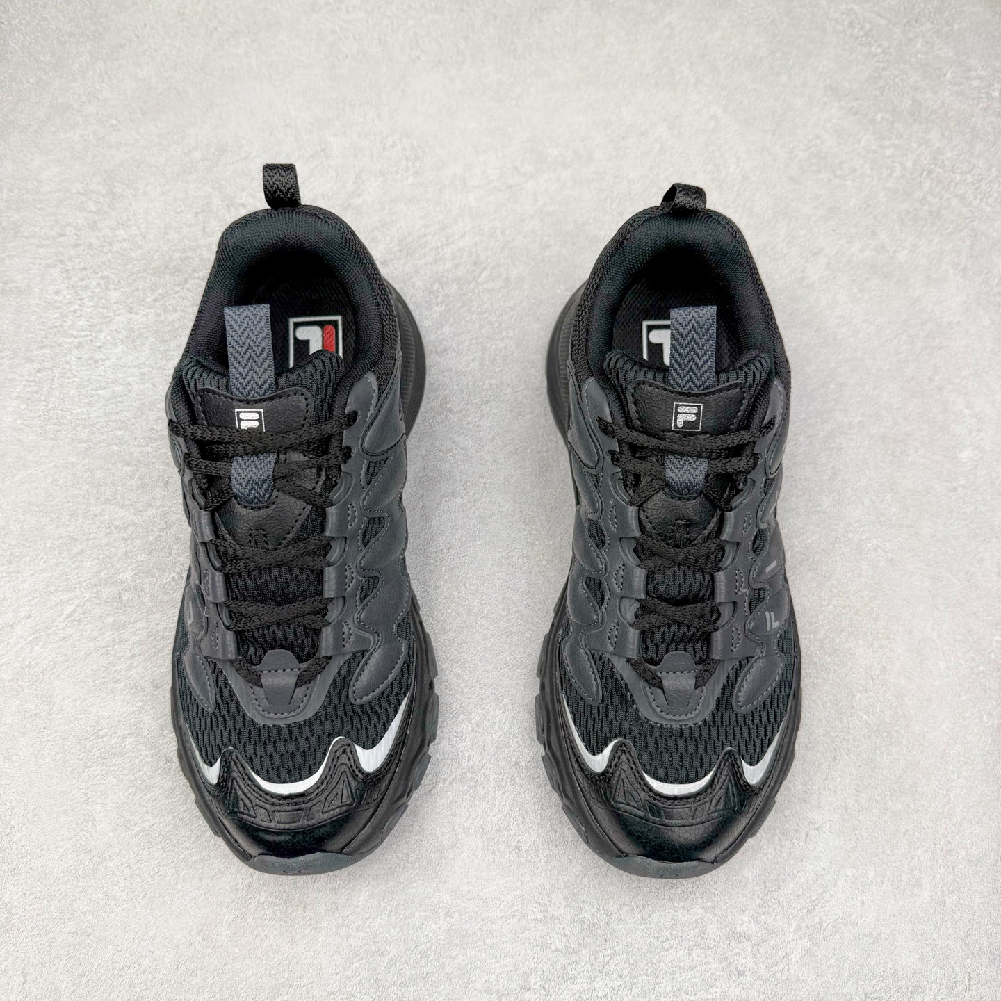 图片[2]-FILA TRUFFLE 斐乐蘑菇鞋摩登系列时尚百搭潮流休闲运动 织物合成革透气低帮跑步鞋 FUSION 系列传承了 FILA 的百年基因，融入年轻运动及潮流文化，成为引领变革、创新突破的一代。以“1+N” 的跨界合作模式重现经典的同时创造经典。带来最出其不意的跨界合作惊喜。同时，FILAFUSION把FILA 的 DNA 融入到定制体验里，你可以随心制造厲于你的产品。FILA FUSION 的鞋家族涵盖了老爹鞋、跑步鞋、网球鞋、季节款。风格复古新潮，满足了时尚人士出行及各类运动的搭配需求，成为当下年轻人筷拥的鞋类品牌之一。FILA FUSION 走进年轻人的世界，通过年轻人运动，街舞，滑板，篮球，展现 FILA FUSION 的潮流态度和年轻文化。FILA FUSION 认为末来属于引领变革、创新突破的年轻一代，让我们一起构成 FILA 未来的蓝图吧！尺码：35.5 36 36.5 37.5 38 38.5 39 40 40.5 41 42 42.5 43 44 44.5 45-选品中心