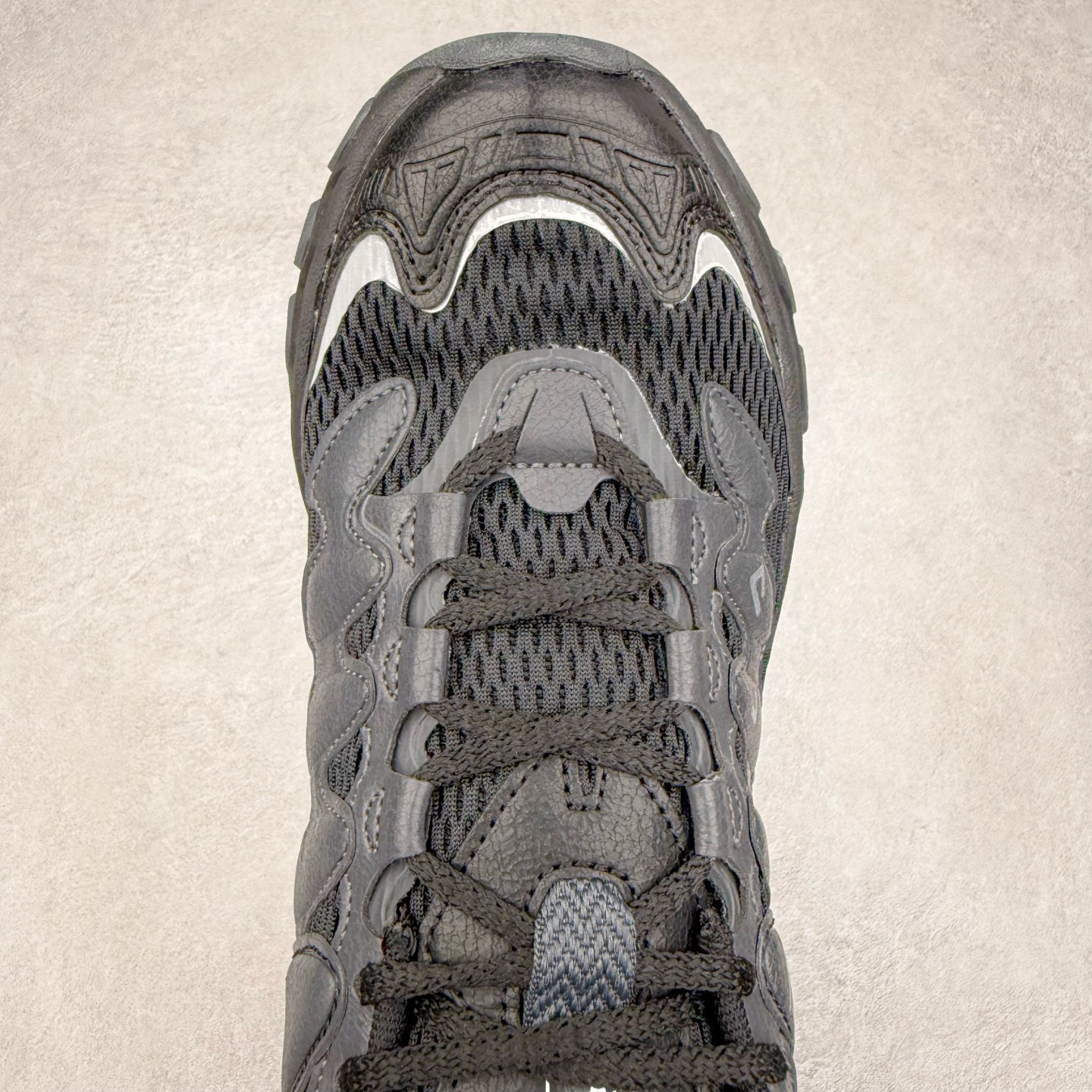 图片[4]-FILA TRUFFLE 斐乐蘑菇鞋摩登系列时尚百搭潮流休闲运动 织物合成革透气低帮跑步鞋 FUSION 系列传承了 FILA 的百年基因，融入年轻运动及潮流文化，成为引领变革、创新突破的一代。以“1+N” 的跨界合作模式重现经典的同时创造经典。带来最出其不意的跨界合作惊喜。同时，FILAFUSION把FILA 的 DNA 融入到定制体验里，你可以随心制造厲于你的产品。FILA FUSION 的鞋家族涵盖了老爹鞋、跑步鞋、网球鞋、季节款。风格复古新潮，满足了时尚人士出行及各类运动的搭配需求，成为当下年轻人筷拥的鞋类品牌之一。FILA FUSION 走进年轻人的世界，通过年轻人运动，街舞，滑板，篮球，展现 FILA FUSION 的潮流态度和年轻文化。FILA FUSION 认为末来属于引领变革、创新突破的年轻一代，让我们一起构成 FILA 未来的蓝图吧！尺码：35.5 36 36.5 37.5 38 38.5 39 40 40.5 41 42 42.5 43 44 44.5 45-选品中心