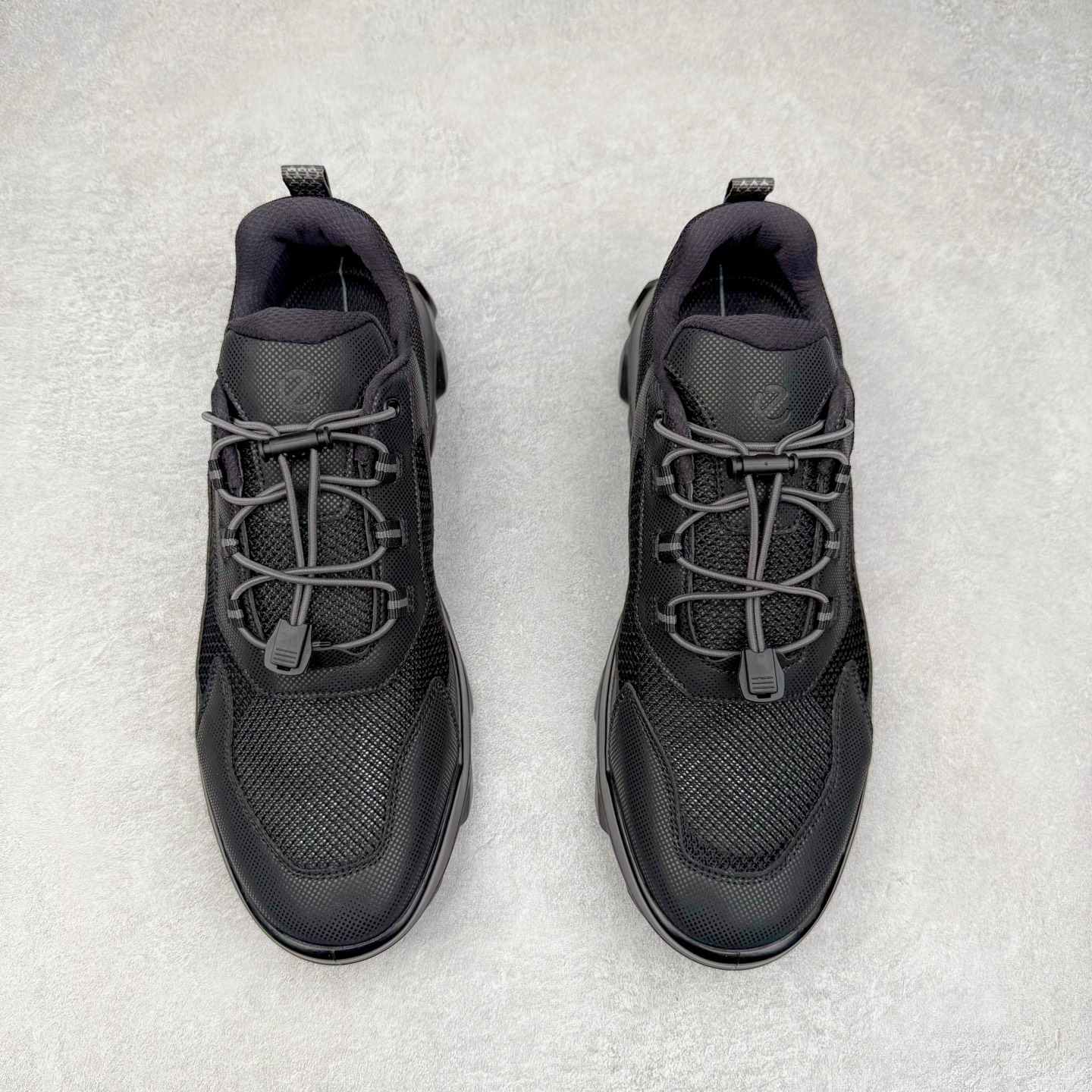 图片[2]-ECCO爱步老爹鞋男士夏季新款 飞织网面百搭潮流户外运动鞋 健步BIOM系列新款 全新的轻量发泡底材与直接注塑橡胶大底相结合 柔软舒适，轻量回弹，脚感更轻盈 鞋面采用GORE-TEX飞织网面与牛皮相结合 给你贴心透气呵护 自然律动科技 符合人体工学鞋楦 贴近足部天然形态 橡胶大底，抓地力强，具有良好的耐磨性 轻盈自如 适跑畅练 尺码：38 39 40 41 42 43 44 （皮鞋码）-选品中心