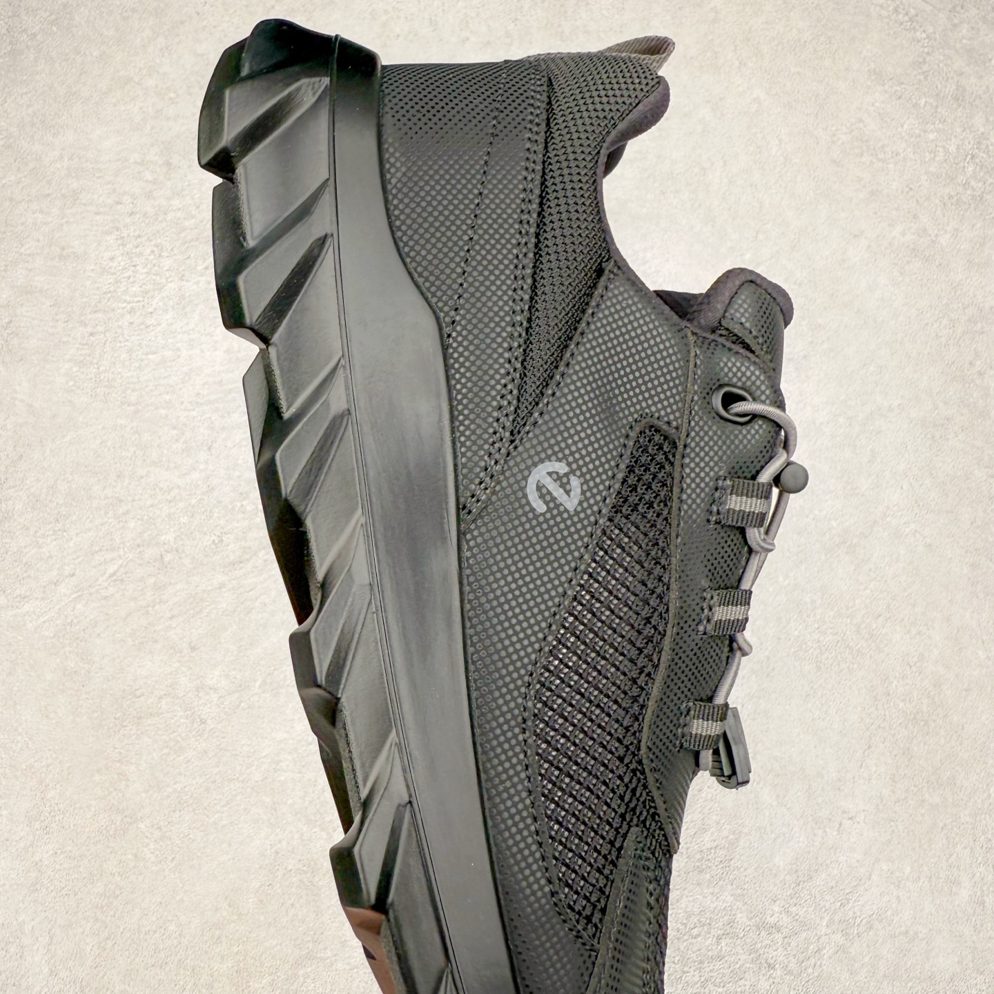 图片[6]-ECCO爱步老爹鞋男士夏季新款 飞织网面百搭潮流户外运动鞋 健步BIOM系列新款 全新的轻量发泡底材与直接注塑橡胶大底相结合 柔软舒适，轻量回弹，脚感更轻盈 鞋面采用GORE-TEX飞织网面与牛皮相结合 给你贴心透气呵护 自然律动科技 符合人体工学鞋楦 贴近足部天然形态 橡胶大底，抓地力强，具有良好的耐磨性 轻盈自如 适跑畅练 尺码：38 39 40 41 42 43 44 （皮鞋码）-选品中心