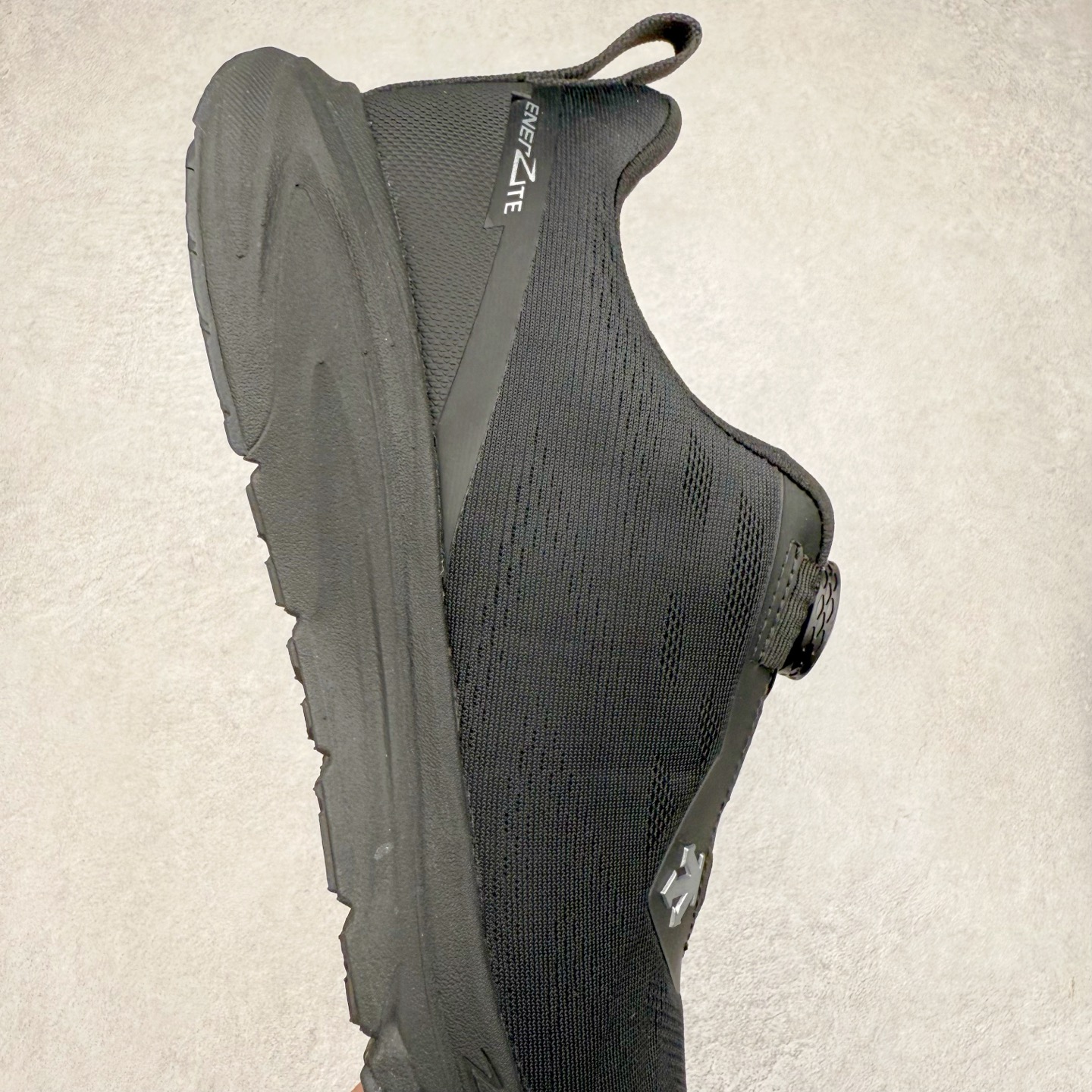 图片[6]-＃HP DESCENTE RUNNING BOA 迪桑特透气防滑耐磨低帮跑步鞋 DESCENTE（迪桑特）创立于1935年，品牌名取自法语词汇，意为“滑降”。品牌箭头标识代表滑雪的三种技术“高速直线滑行”、“穿越”和“侧滑”，也寓意品牌在打造高端专业运动产品中不断追求完美的创新精神，致力于成为中国高端专业滑雪、综训、女子、铁人三项、高尔夫的第一品牌。尺码：39 40 40.5 41 42 42.5 43 44 44.5 45-选品中心