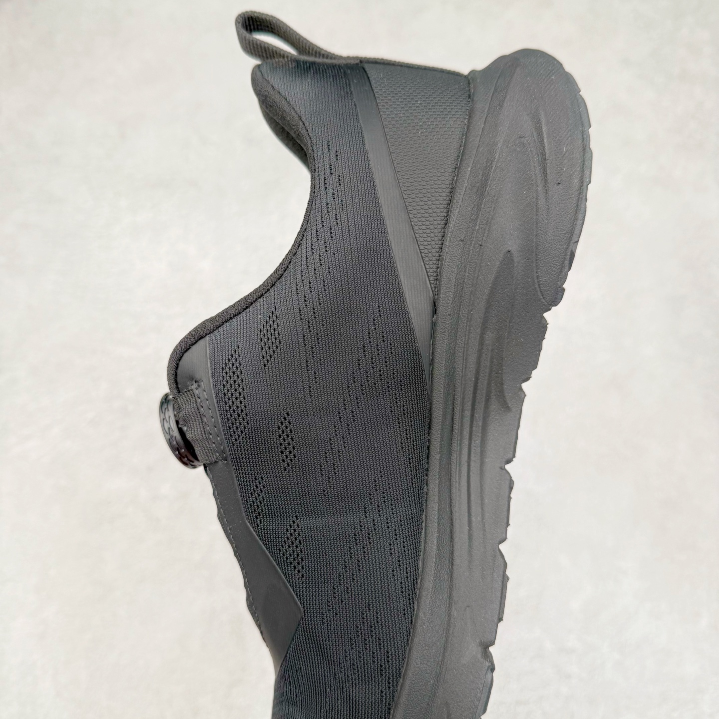 图片[7]-＃HP DESCENTE RUNNING BOA 迪桑特透气防滑耐磨低帮跑步鞋 DESCENTE（迪桑特）创立于1935年，品牌名取自法语词汇，意为“滑降”。品牌箭头标识代表滑雪的三种技术“高速直线滑行”、“穿越”和“侧滑”，也寓意品牌在打造高端专业运动产品中不断追求完美的创新精神，致力于成为中国高端专业滑雪、综训、女子、铁人三项、高尔夫的第一品牌。尺码：39 40 40.5 41 42 42.5 43 44 44.5 45-选品中心