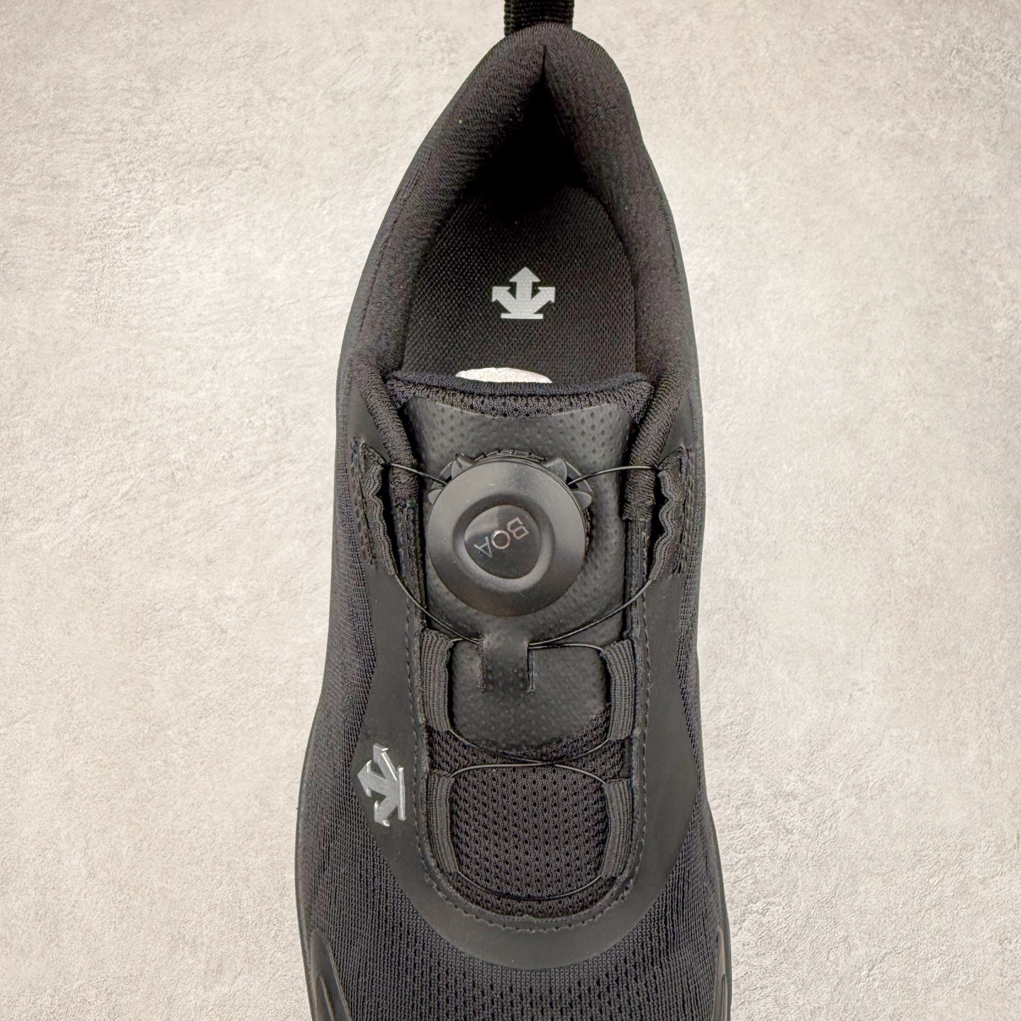 图片[5]-＃HP DESCENTE RUNNING BOA 迪桑特透气防滑耐磨低帮跑步鞋 DESCENTE（迪桑特）创立于1935年，品牌名取自法语词汇，意为“滑降”。品牌箭头标识代表滑雪的三种技术“高速直线滑行”、“穿越”和“侧滑”，也寓意品牌在打造高端专业运动产品中不断追求完美的创新精神，致力于成为中国高端专业滑雪、综训、女子、铁人三项、高尔夫的第一品牌。尺码：39 40 40.5 41 42 42.5 43 44 44.5 45-选品中心