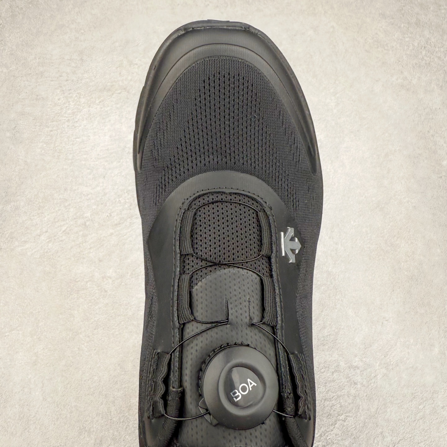 图片[4]-＃HP DESCENTE RUNNING BOA 迪桑特透气防滑耐磨低帮跑步鞋 DESCENTE（迪桑特）创立于1935年，品牌名取自法语词汇，意为“滑降”。品牌箭头标识代表滑雪的三种技术“高速直线滑行”、“穿越”和“侧滑”，也寓意品牌在打造高端专业运动产品中不断追求完美的创新精神，致力于成为中国高端专业滑雪、综训、女子、铁人三项、高尔夫的第一品牌。尺码：39 40 40.5 41 42 42.5 43 44 44.5 45-选品中心