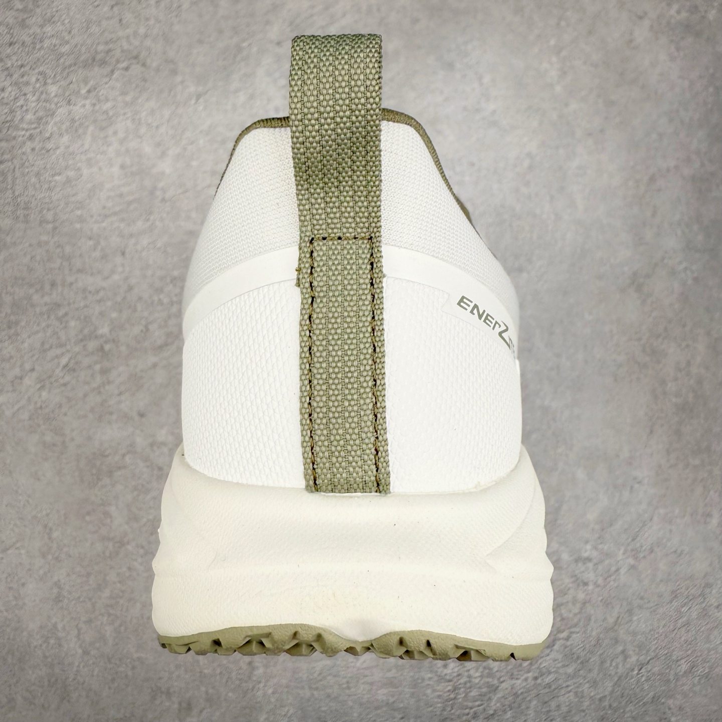 图片[8]-＃HP DESCENTE RUNNING BOA 迪桑特透气防滑耐磨低帮跑步鞋 DESCENTE（迪桑特）创立于1935年，品牌名取自法语词汇，意为“滑降”。品牌箭头标识代表滑雪的三种技术“高速直线滑行”、“穿越”和“侧滑”，也寓意品牌在打造高端专业运动产品中不断追求完美的创新精神，致力于成为中国高端专业滑雪、综训、女子、铁人三项、高尔夫的第一品牌。尺码：39 40 40.5 41 42 42.5 43 44 44.5 45-选品中心