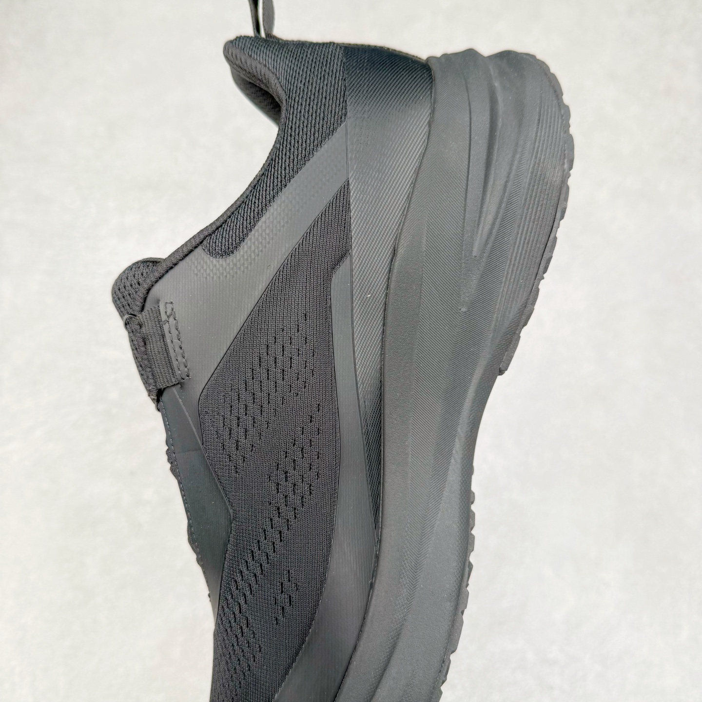 图片[7]-＃HP DESCENTE LAVITATE WIRE 3.0 Z-FOAM 迪桑特时尚舒适回弹低帮跑步鞋 DESCENTE（迪桑特）创立于1935年，品牌名取自法语词汇，意为“滑降”。品牌箭头标识代表滑雪的三种技术“高速直线滑行”、“穿越”和“侧滑”，也寓意品牌在打造高端专业运动产品中不断追求完美的创新精神，致力于成为中国高端专业滑雪、综训、女子、铁人三项、高尔夫的第一品牌。尺码：39 40 40.5 41 42 42.5 43 44 44.5 45-选品中心