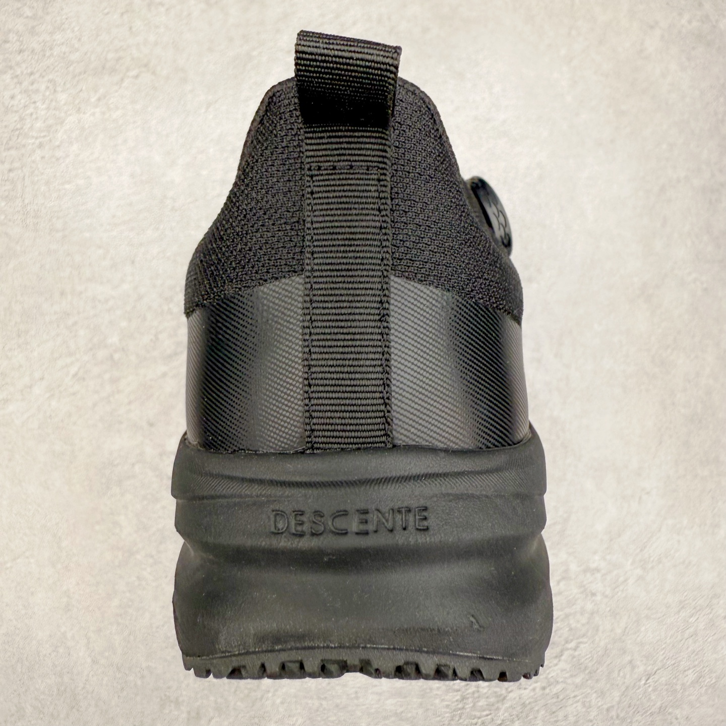 图片[8]-＃HP DESCENTE LAVITATE WIRE 3.0 Z-FOAM 迪桑特时尚舒适回弹低帮跑步鞋 DESCENTE（迪桑特）创立于1935年，品牌名取自法语词汇，意为“滑降”。品牌箭头标识代表滑雪的三种技术“高速直线滑行”、“穿越”和“侧滑”，也寓意品牌在打造高端专业运动产品中不断追求完美的创新精神，致力于成为中国高端专业滑雪、综训、女子、铁人三项、高尔夫的第一品牌。尺码：39 40 40.5 41 42 42.5 43 44 44.5 45-选品中心