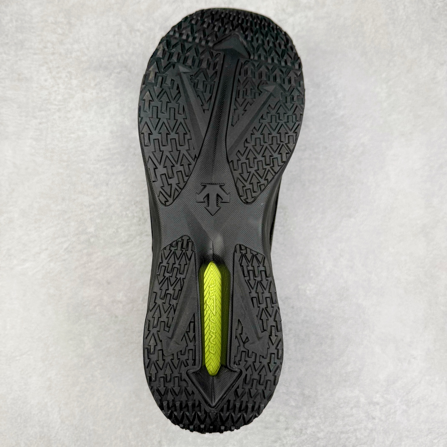 图片[9]-＃HP DESCENTE LAVITATE WIRE 3.0 Z-FOAM 迪桑特时尚舒适回弹低帮跑步鞋 DESCENTE（迪桑特）创立于1935年，品牌名取自法语词汇，意为“滑降”。品牌箭头标识代表滑雪的三种技术“高速直线滑行”、“穿越”和“侧滑”，也寓意品牌在打造高端专业运动产品中不断追求完美的创新精神，致力于成为中国高端专业滑雪、综训、女子、铁人三项、高尔夫的第一品牌。尺码：39 40 40.5 41 42 42.5 43 44 44.5 45-选品中心