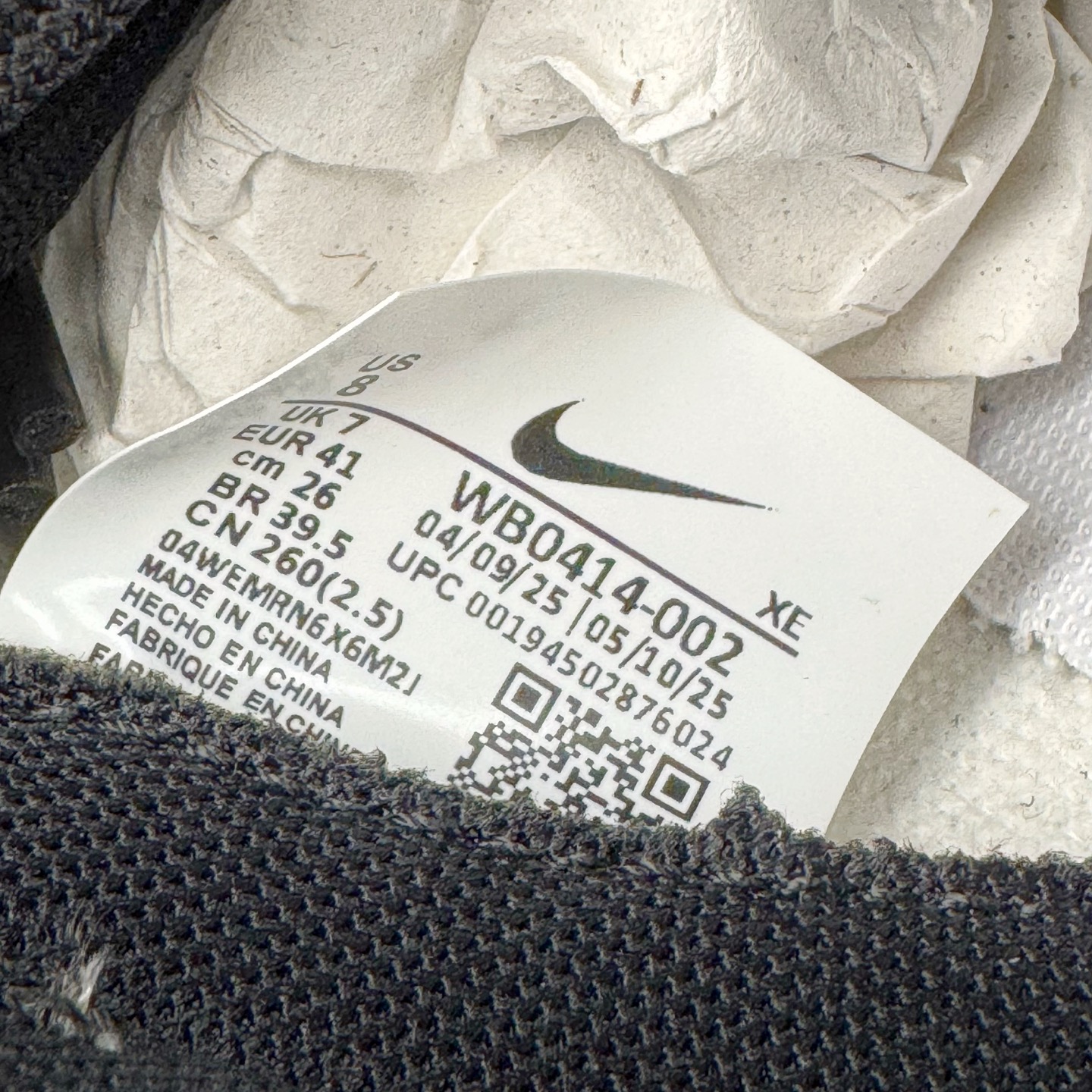 图片[12]-＃YC纯原 NK Dunk Low 雾影 WB0414-002 始于Dunk的街头血统，进化于黑白灰的高级静谧。银灰Swoosh如冷冽刀锋，划开混沌雾影；鞋侧烙印的爪痕纹理，是打破沉寂的个性宣言，在低调中释放个性锋芒。不止于设计，更是新生代对规则化的无声回应。定制系列天花板 无原鞋不开发 全系列得物原鞋一比一校对开发 配色持续更新中 终端对接 优势输出 全套原厂楦头原纸板数据档案倾力打造 原汁原味莞产 极致还原 圈内最强针车工艺 高端零售指定版 广东原厂配套原盒原标 鞋盒分三个尺码段 原厂冲刀 超高清洁度 全鞋零毛边皮料切割 采用原厂百宏鞋带以及原厂百宏织唛舌标 内标可供原厂几率过验 进口原装条纹中底布 四线拉帮白色点胶 原厂拉帮手法遵循公司 原厂电绣 极致还原 尺码：36 36.5 37.5 38 38.5 39 40 40.5 41 42 42.5 43 44 44.5 45 46-选品中心