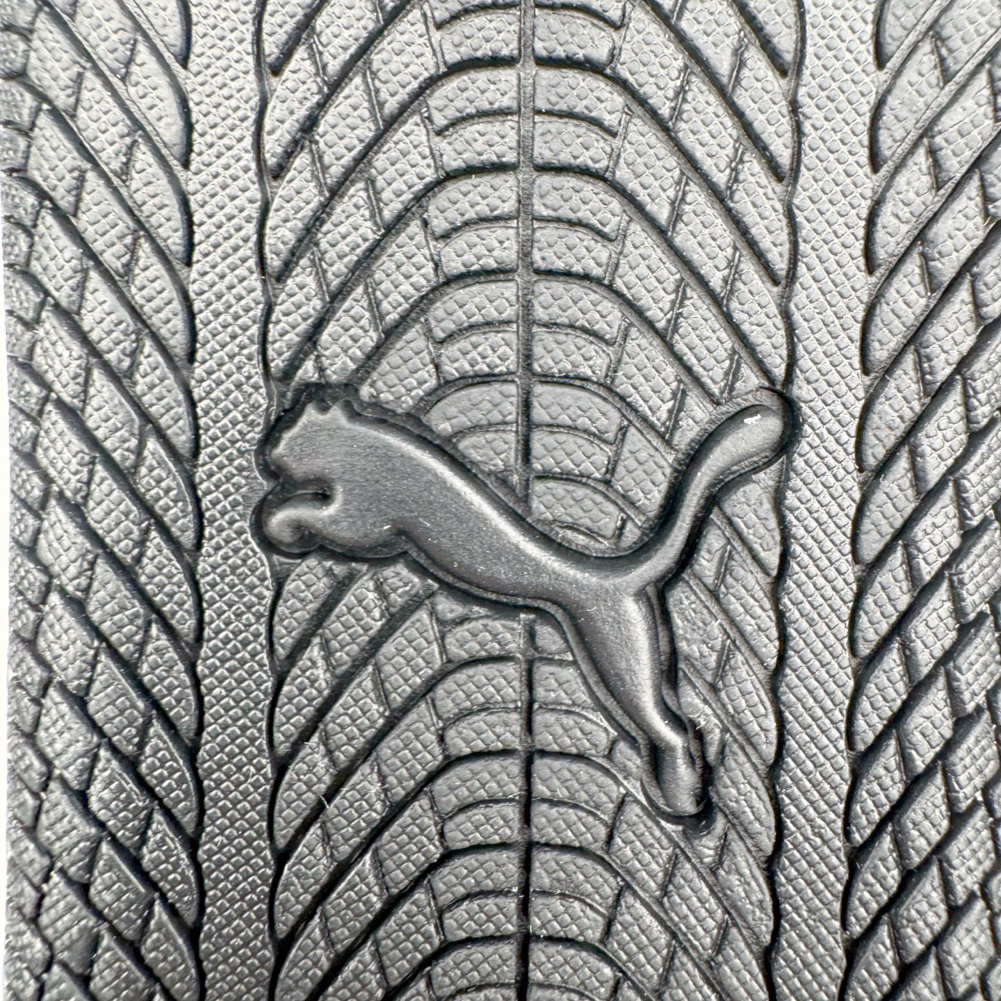 图片[18]-＃DT PUMA Speedcat Ballerina 彪马柔软舒适防滑耐磨低帮生活休闲鞋芭蕾舞鞋单鞋玛丽珍鞋 这次，PUMA决定再对Speedcat来一次创新，以芭蕾舞鞋为灵感，将芭蕾舞鞋的灵动与轻盈感与赛车鞋融为一体，带来极具个性的全新鞋款Speedcat Ballerina。Speedcat Ballerina由Speedcat去除鞋舌、鞋带以及部分鞋侧位打造而成，鞋带部分被改为如同芭蕾鞋般的交叉弹性带，PUMA的标志依旧设计于鞋侧旁，整个鞋款外观变得更加优雅。Speedcat Ballerina 还汲取了赛车鞋的抓地设计，配备经典橡胶大底。尺码：36 37 37.5 38 38.5 39 40 40.5 41-选品中心