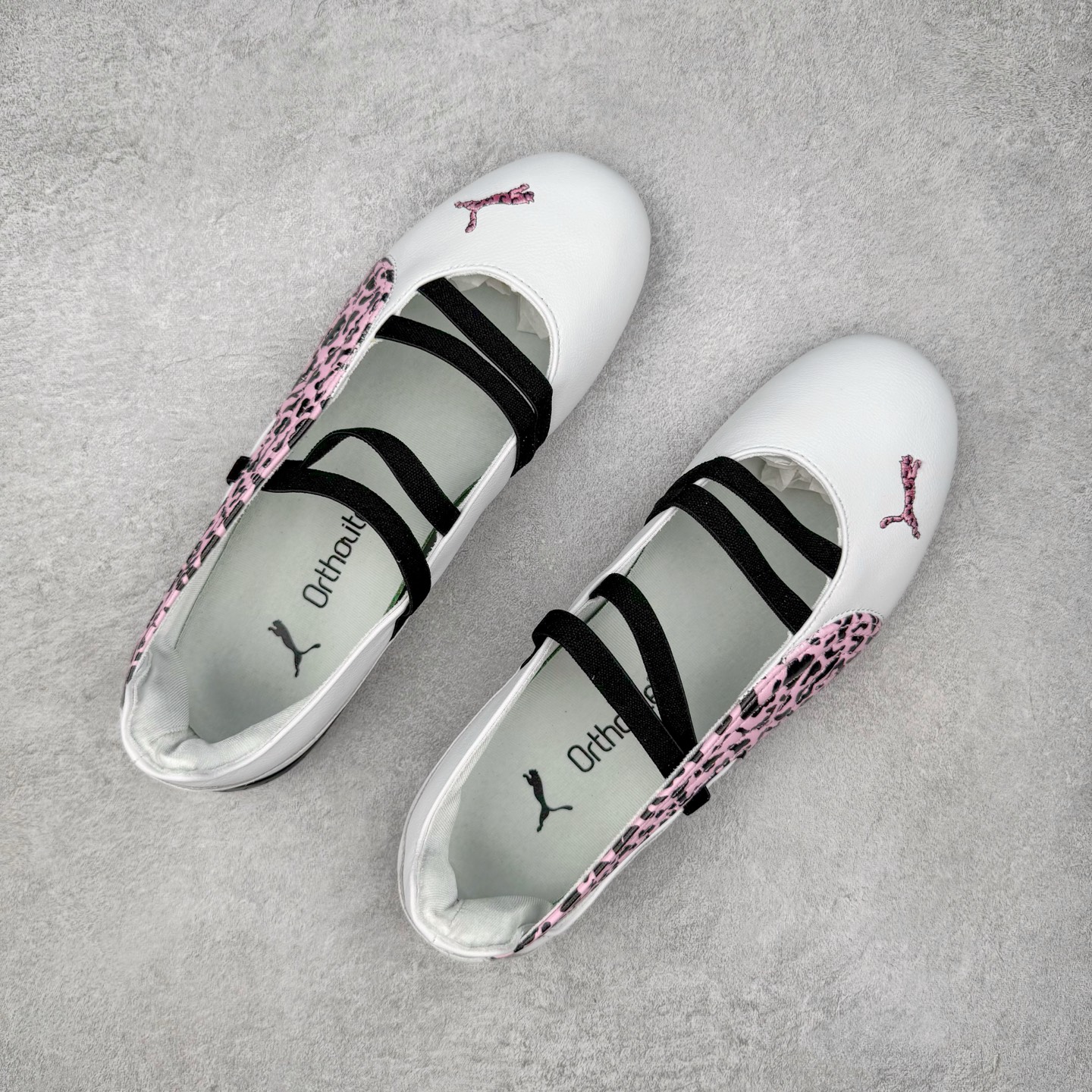 图片[3]-＃DT PUMA Speedcat Ballerina 彪马柔软舒适防滑耐磨低帮生活休闲鞋芭蕾舞鞋单鞋玛丽珍鞋 这次，PUMA决定再对Speedcat来一次创新，以芭蕾舞鞋为灵感，将芭蕾舞鞋的灵动与轻盈感与赛车鞋融为一体，带来极具个性的全新鞋款Speedcat Ballerina。Speedcat Ballerina由Speedcat去除鞋舌、鞋带以及部分鞋侧位打造而成，鞋带部分被改为如同芭蕾鞋般的交叉弹性带，PUMA的标志依旧设计于鞋侧旁，整个鞋款外观变得更加优雅。Speedcat Ballerina 还汲取了赛车鞋的抓地设计，配备经典橡胶大底。尺码：36 37 37.5 38 38.5 39 40 40.5 41-选品中心