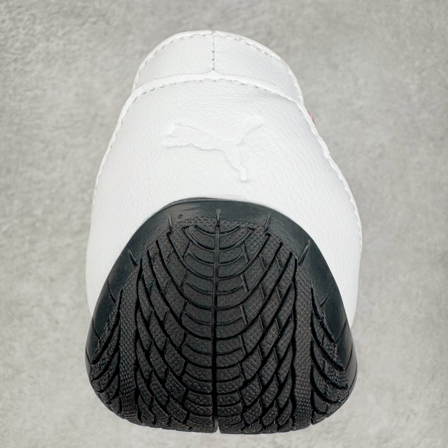 图片[8]-＃DT PUMA Speedcat Ballerina 彪马柔软舒适防滑耐磨低帮生活休闲鞋芭蕾舞鞋单鞋玛丽珍鞋 这次，PUMA决定再对Speedcat来一次创新，以芭蕾舞鞋为灵感，将芭蕾舞鞋的灵动与轻盈感与赛车鞋融为一体，带来极具个性的全新鞋款Speedcat Ballerina。Speedcat Ballerina由Speedcat去除鞋舌、鞋带以及部分鞋侧位打造而成，鞋带部分被改为如同芭蕾鞋般的交叉弹性带，PUMA的标志依旧设计于鞋侧旁，整个鞋款外观变得更加优雅。Speedcat Ballerina 还汲取了赛车鞋的抓地设计，配备经典橡胶大底。尺码：36 37 37.5 38 38.5 39 40 40.5 41-选品中心