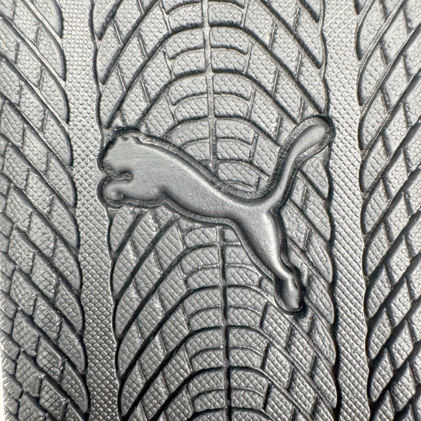 图片[19]-＃DT PUMA Speedcat Ballerina 彪马柔软舒适防滑耐磨低帮生活休闲鞋芭蕾舞鞋单鞋玛丽珍鞋 这次，PUMA决定再对Speedcat来一次创新，以芭蕾舞鞋为灵感，将芭蕾舞鞋的灵动与轻盈感与赛车鞋融为一体，带来极具个性的全新鞋款Speedcat Ballerina。Speedcat Ballerina由Speedcat去除鞋舌、鞋带以及部分鞋侧位打造而成，鞋带部分被改为如同芭蕾鞋般的交叉弹性带，PUMA的标志依旧设计于鞋侧旁，整个鞋款外观变得更加优雅。Speedcat Ballerina 还汲取了赛车鞋的抓地设计，配备经典橡胶大底。尺码：36 37 37.5 38 38.5 39 40 40.5 41-选品中心