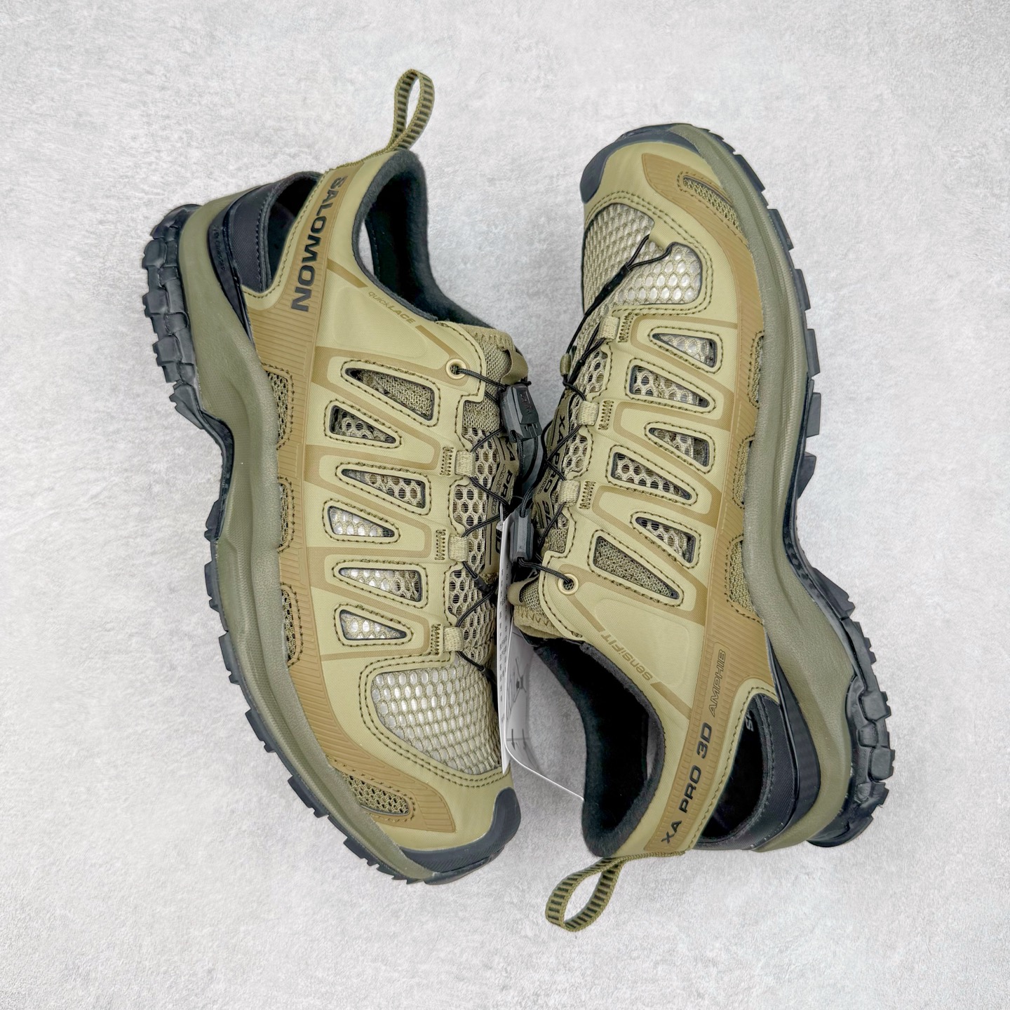 图片[3]-＃HP纯原 SALOMON XA Pro 3D AMPHIB 萨洛蒙潮流越野机能户外功能鞋 虎扑平台特供订单 耗时半年巨作 全套原纸板楦头开发 原厂特供网布配套加持 确保原汁原味 完美呈现版型 原档数据独家私模五层组合大底 男女鞋同步官方开发至46.5 原装Ortholite轻量化鞋垫 中底布带钢印编号 原厂TPU锁扣 进口港宝加持 后跟自然饱满 还原公司包裹性 鞋面采用SENSIFT贴合技术 全方位贴合包裹脚型 鞋跟部鞋底牵引设计 提供强大的抓地性能 更适应野外崎岖不平的道路 其3D ADVANCED CHASSIS底盘 材料轻量大化 钉齿设计更具稳定性 防护性 鞋底易磨损区运用CONTAGRIP高耐磨材料 应对城市硬质路面长距离跑考验 尺码：36 36.5 37.5 38 38.5 39 40 40.5 41 42 42.5 43 44 44.5 45 46 46.5-选品中心