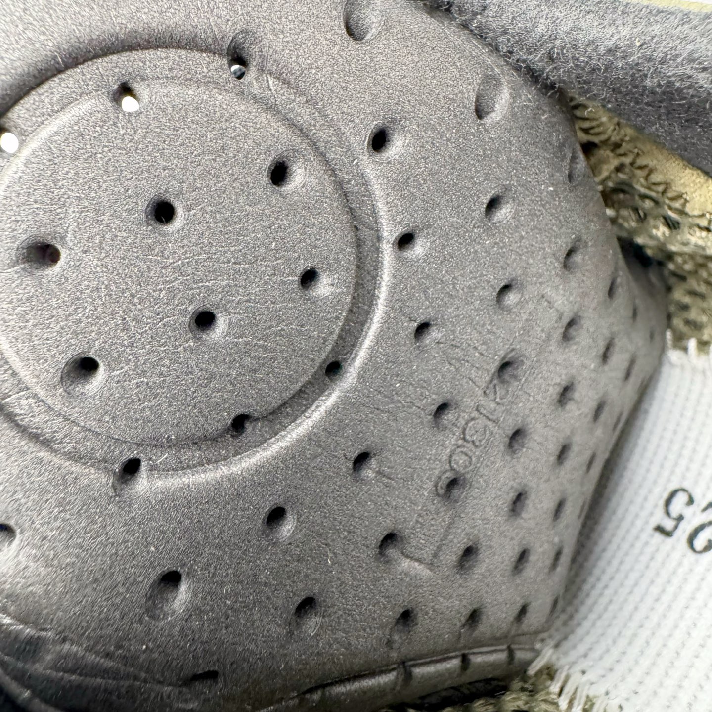 图片[10]-＃HP纯原 SALOMON XA Pro 3D AMPHIB 萨洛蒙潮流越野机能户外功能鞋 虎扑平台特供订单 耗时半年巨作 全套原纸板楦头开发 原厂特供网布配套加持 确保原汁原味 完美呈现版型 原档数据独家私模五层组合大底 男女鞋同步官方开发至46.5 原装Ortholite轻量化鞋垫 中底布带钢印编号 原厂TPU锁扣 进口港宝加持 后跟自然饱满 还原公司包裹性 鞋面采用SENSIFT贴合技术 全方位贴合包裹脚型 鞋跟部鞋底牵引设计 提供强大的抓地性能 更适应野外崎岖不平的道路 其3D ADVANCED CHASSIS底盘 材料轻量大化 钉齿设计更具稳定性 防护性 鞋底易磨损区运用CONTAGRIP高耐磨材料 应对城市硬质路面长距离跑考验 尺码：36 36.5 37.5 38 38.5 39 40 40.5 41 42 42.5 43 44 44.5 45 46 46.5-选品中心