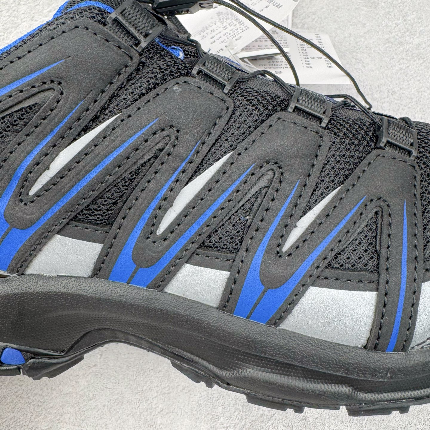 图片[12]-＃HP纯原 SALOMON XA Pro 3D ADV 萨洛蒙潮流越野机能户外功能鞋 虎扑平台特供订单 耗时半年巨作 全套原纸板楦头开发 原厂特供网布配套加持 确保原汁原味 完美呈现版型 原档数据独家私模五层组合大底 男女鞋同步官方开发至46.5 原装Ortholite轻量化鞋垫 中底布带钢印编号 原厂TPU锁扣 进口港宝加持 后跟自然饱满 还原公司包裹性 鞋面采用SENSIFT贴合技术 全方位贴合包裹脚型 鞋跟部鞋底牵引设计 提供强大的抓地性能 更适应野外崎岖不平的道路 其3D ADVANCED CHASSIS底盘 材料轻量大化 钉齿设计更具稳定性 防护性 鞋底易磨损区运用CONTAGRIP高耐磨材料 应对城市硬质路面长距离跑考验 尺码：36 36.5 37.5 38 38.5 39 40 40.5 41 42 42.5 43 44 44.5 45 46 46.5-选品中心