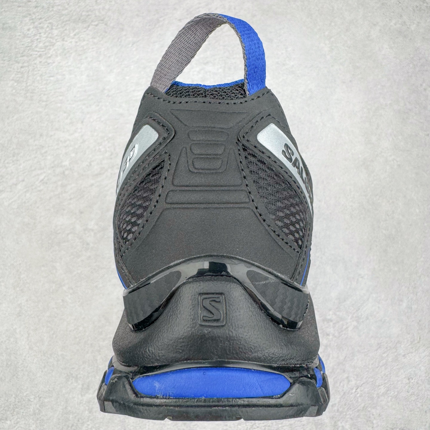 图片[8]-＃HP纯原 SALOMON XA Pro 3D ADV 萨洛蒙潮流越野机能户外功能鞋 虎扑平台特供订单 耗时半年巨作 全套原纸板楦头开发 原厂特供网布配套加持 确保原汁原味 完美呈现版型 原档数据独家私模五层组合大底 男女鞋同步官方开发至46.5 原装Ortholite轻量化鞋垫 中底布带钢印编号 原厂TPU锁扣 进口港宝加持 后跟自然饱满 还原公司包裹性 鞋面采用SENSIFT贴合技术 全方位贴合包裹脚型 鞋跟部鞋底牵引设计 提供强大的抓地性能 更适应野外崎岖不平的道路 其3D ADVANCED CHASSIS底盘 材料轻量大化 钉齿设计更具稳定性 防护性 鞋底易磨损区运用CONTAGRIP高耐磨材料 应对城市硬质路面长距离跑考验 尺码：36 36.5 37.5 38 38.5 39 40 40.5 41 42 42.5 43 44 44.5 45 46 46.5-选品中心