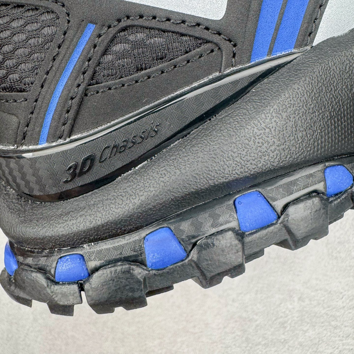 图片[14]-＃HP纯原 SALOMON XA Pro 3D ADV 萨洛蒙潮流越野机能户外功能鞋 虎扑平台特供订单 耗时半年巨作 全套原纸板楦头开发 原厂特供网布配套加持 确保原汁原味 完美呈现版型 原档数据独家私模五层组合大底 男女鞋同步官方开发至46.5 原装Ortholite轻量化鞋垫 中底布带钢印编号 原厂TPU锁扣 进口港宝加持 后跟自然饱满 还原公司包裹性 鞋面采用SENSIFT贴合技术 全方位贴合包裹脚型 鞋跟部鞋底牵引设计 提供强大的抓地性能 更适应野外崎岖不平的道路 其3D ADVANCED CHASSIS底盘 材料轻量大化 钉齿设计更具稳定性 防护性 鞋底易磨损区运用CONTAGRIP高耐磨材料 应对城市硬质路面长距离跑考验 尺码：36 36.5 37.5 38 38.5 39 40 40.5 41 42 42.5 43 44 44.5 45 46 46.5-选品中心