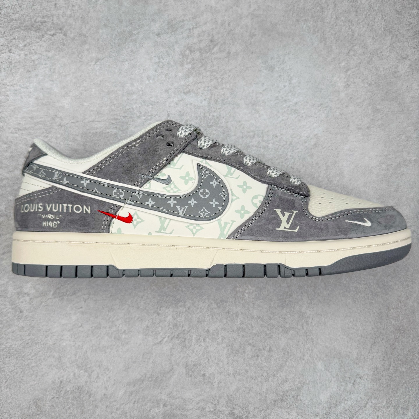 NK Dunk Low 定制配色 YX5066-361 大厂出品 极力推荐 原装头层材料 独家版型蒸餾加工帶來的是更好的视觉和脚感体验大厂纯原品质出货 清洁度 电绣工艺 皮料切割干净无任何毛边 细节完美 实拍调校N版已经零色差零失真 百分百还原实物色彩所见即所得 不存在货不对板色差等低级问题 选购参考实物拍摄 不混卖不参货 只用心做好货严格选品 承诺混一赔十 尺码：36 36.5 37.5 38 38.5 39 40 40.5 41 42 42.5 43 44 44.5 45-选品中心