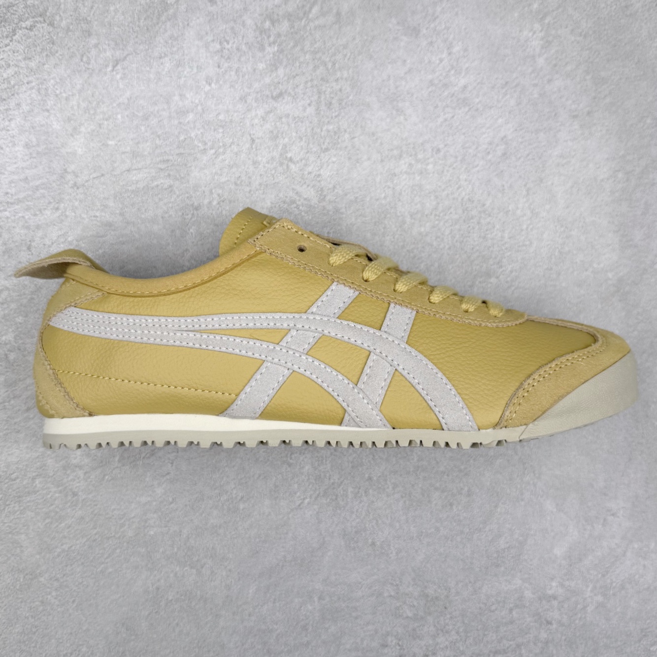 ＃C版 Asics Onitsuka Tiger MEXICO 66 亚瑟士鬼冢虎复古经典板鞋 CNY 龙年限定 白红 市场王者选手 海外订单工厂出品 长期生产补货永不断码 超成熟稳定的做工品控 原装全套纸板楦头开发 原汁原味 完美呈现版型 私模正确鞋底咬花纹路 一比一鞋头弧度高度鞋身弧度 绝不口嗨 细节品控鞋型随意秒杀市面 原档咬花纹路私模大底 一个单元有六个三角形 总体形拼接呈现花瓣状 官方四联吊牌 原装Ortholite轻量化鞋垫 原盒原配 质保卡 说明书 钢印防尘纸 纸板中底带钢印 乳胶组合鞋垫 支持全方位的对比专柜 产品从款式颜色造型上体现出追求舒适和细节的完美 鞋类更是推崇手工制作的严谨与完美 融舒适性与可穿性的设计风格 注重细节的完美和别致魅力 既保持稳重 又不失轻松的时尚感 尺码：36 37 37.5 38 39 39.5 40 40.5 41.5 42 42.5 43.5 44 45-选品中心